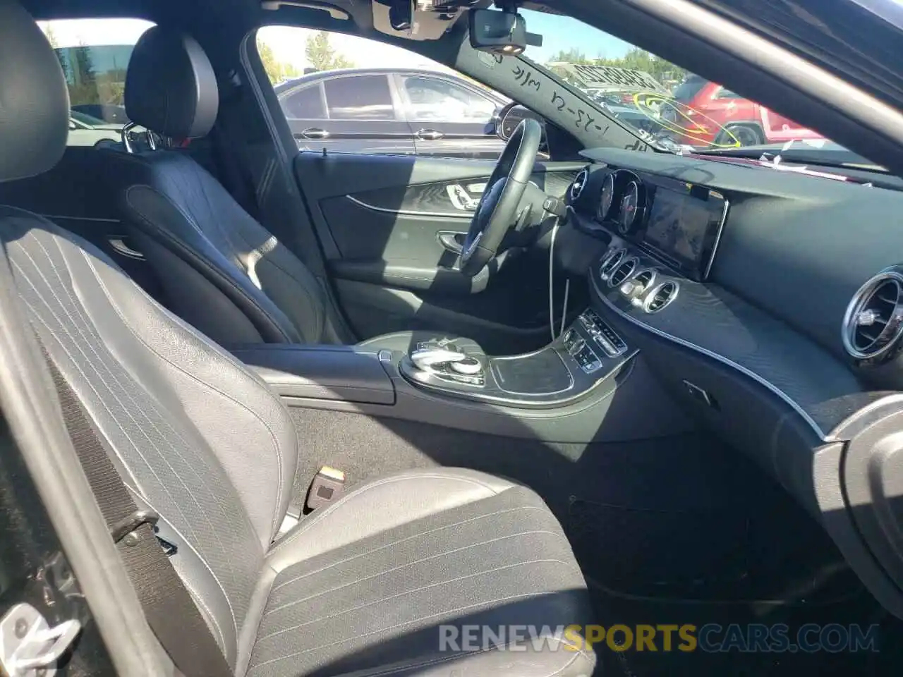 5 Photograph of a damaged car WDDZF4JB9KA567341 MERCEDES-BENZ E-CLASS 2019