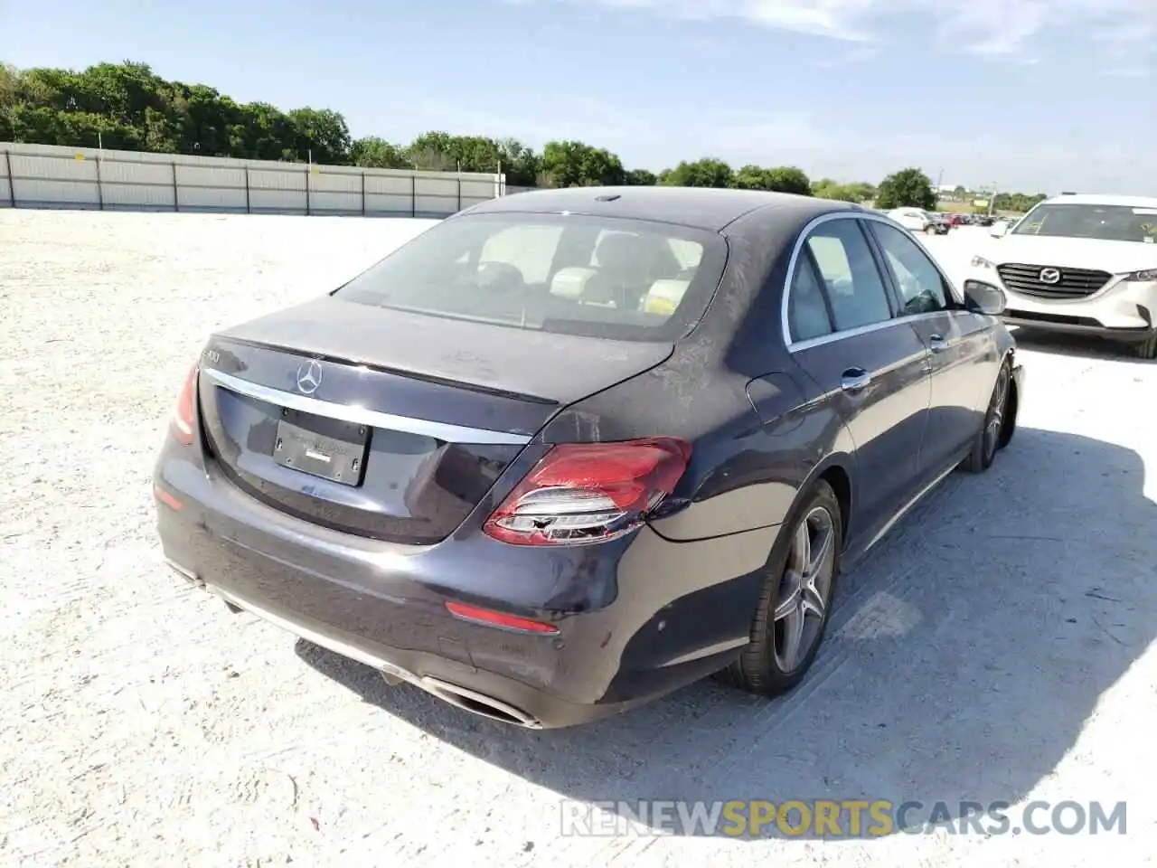 4 Photograph of a damaged car WDDZF4JB9KA592935 MERCEDES-BENZ E-CLASS 2019