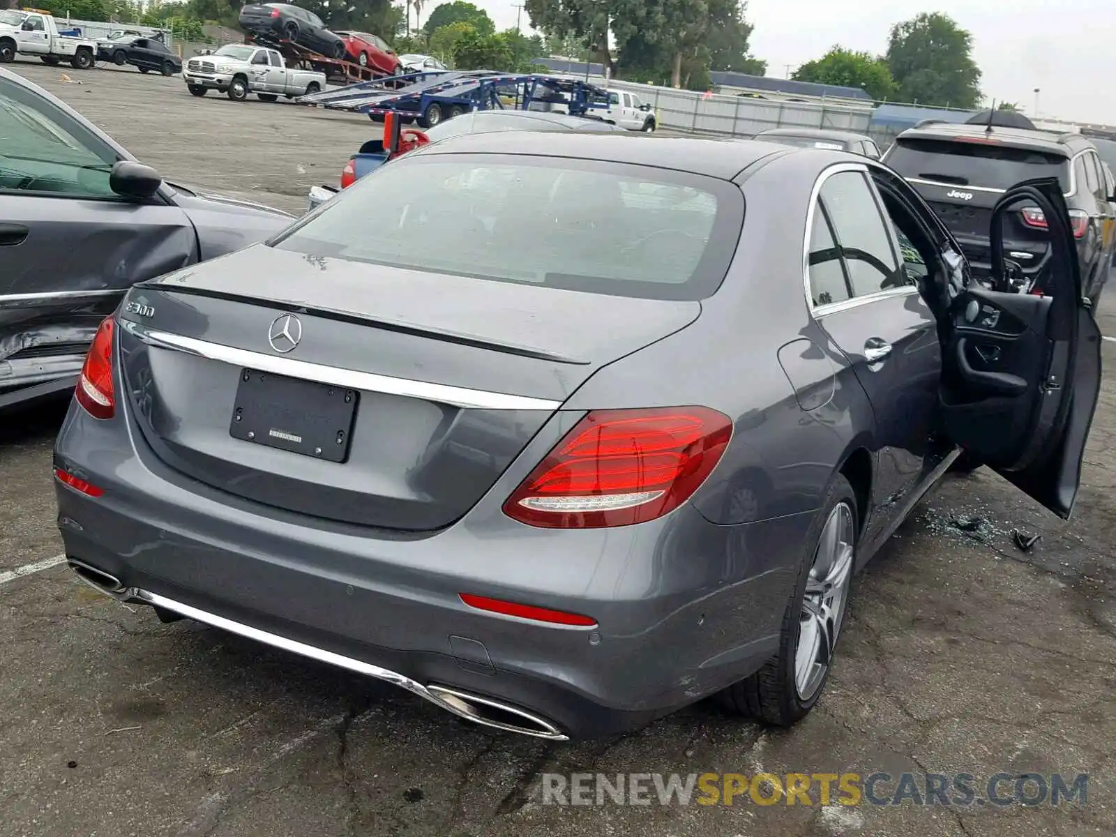 4 Photograph of a damaged car WDDZF4JB9KA600807 MERCEDES-BENZ E CLASS 2019