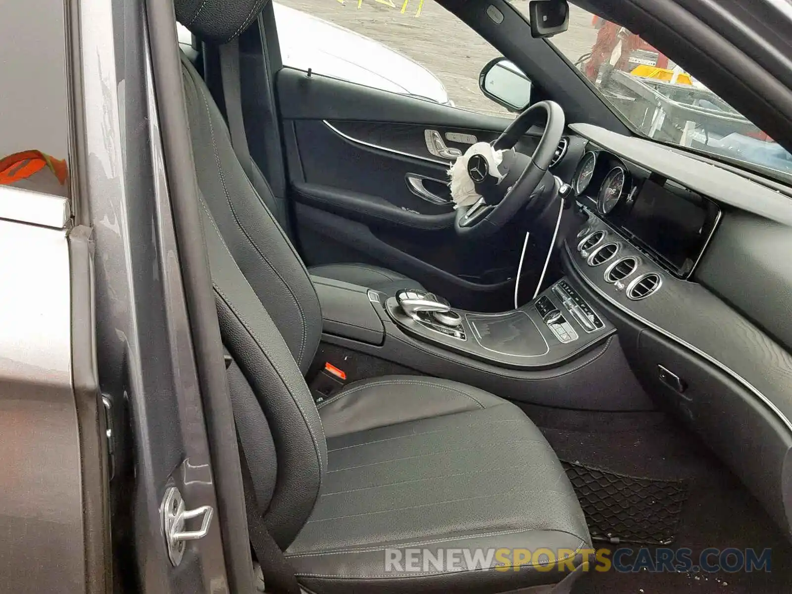 5 Photograph of a damaged car WDDZF4JB9KA600807 MERCEDES-BENZ E CLASS 2019