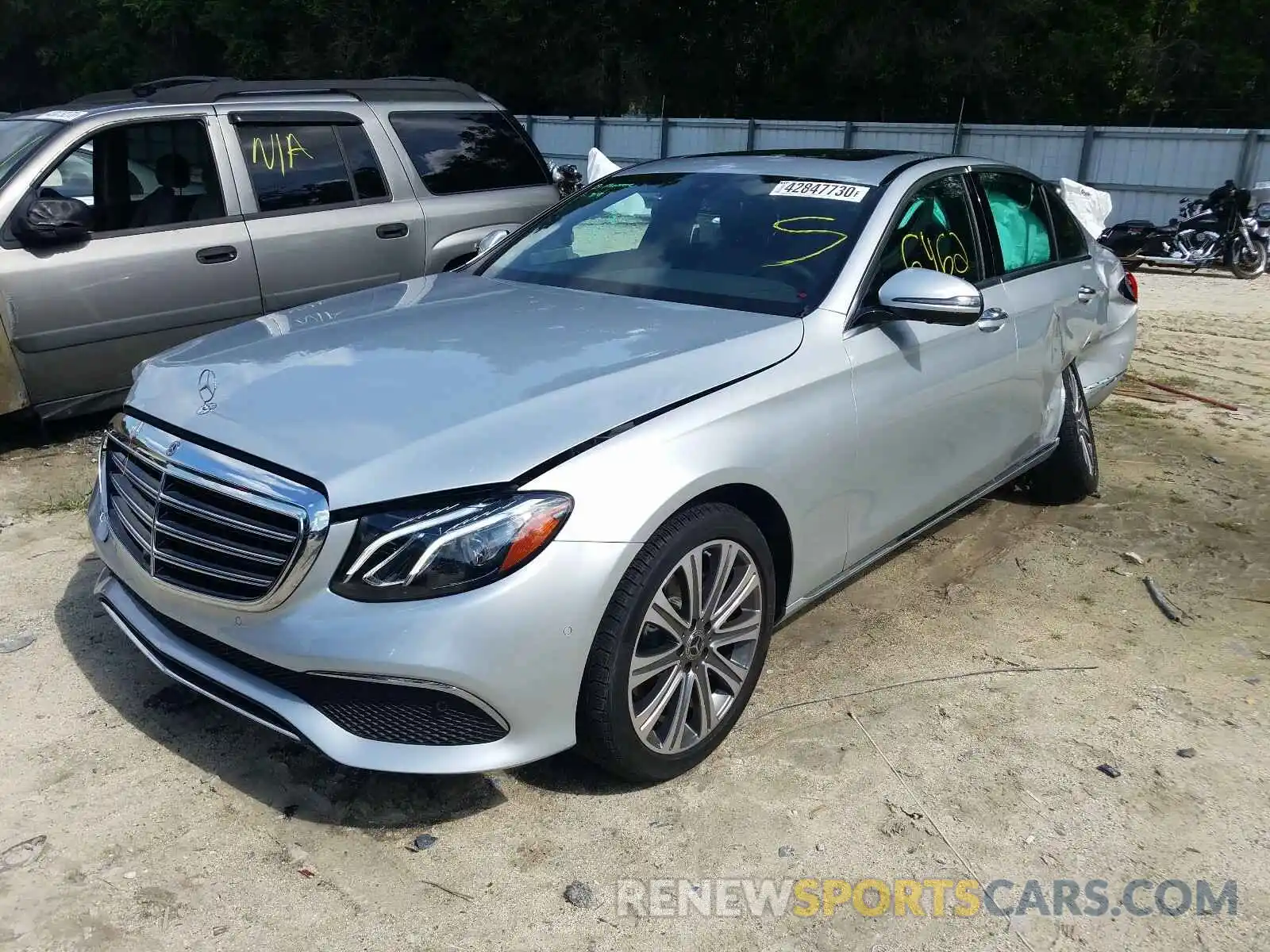 2 Photograph of a damaged car WDDZF4JB9KA670565 MERCEDES-BENZ E CLASS 2019