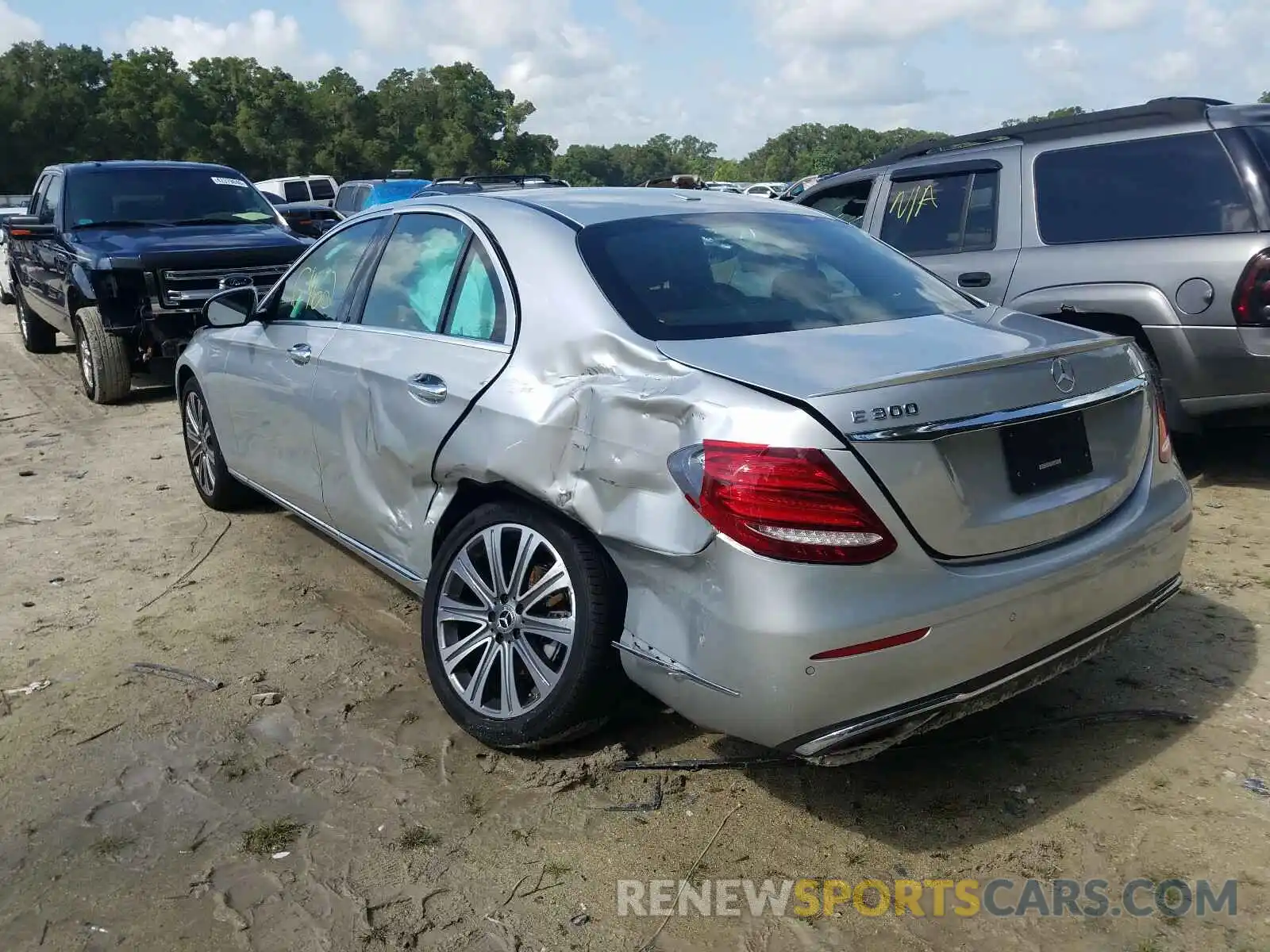 3 Photograph of a damaged car WDDZF4JB9KA670565 MERCEDES-BENZ E CLASS 2019