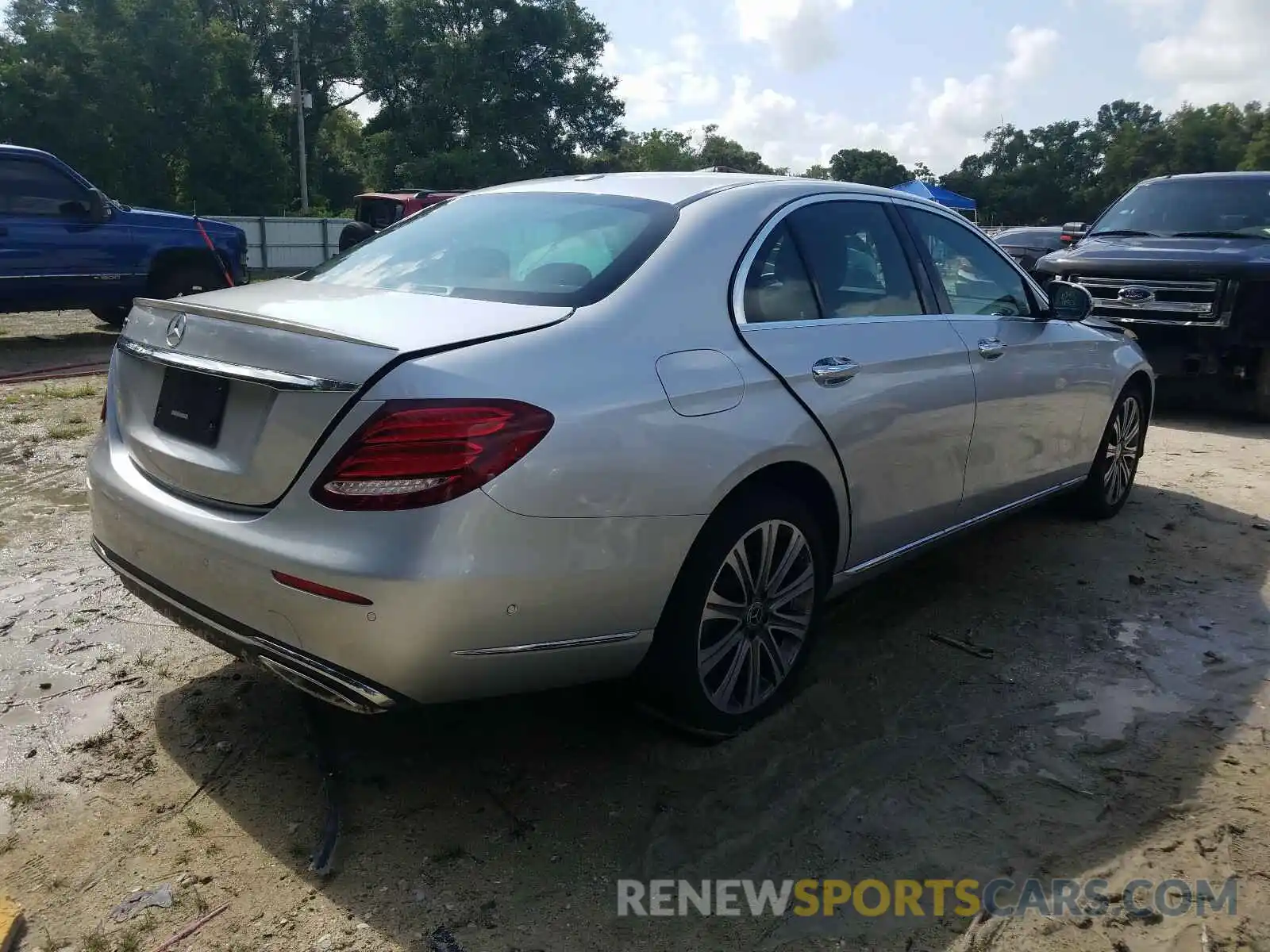 4 Photograph of a damaged car WDDZF4JB9KA670565 MERCEDES-BENZ E CLASS 2019