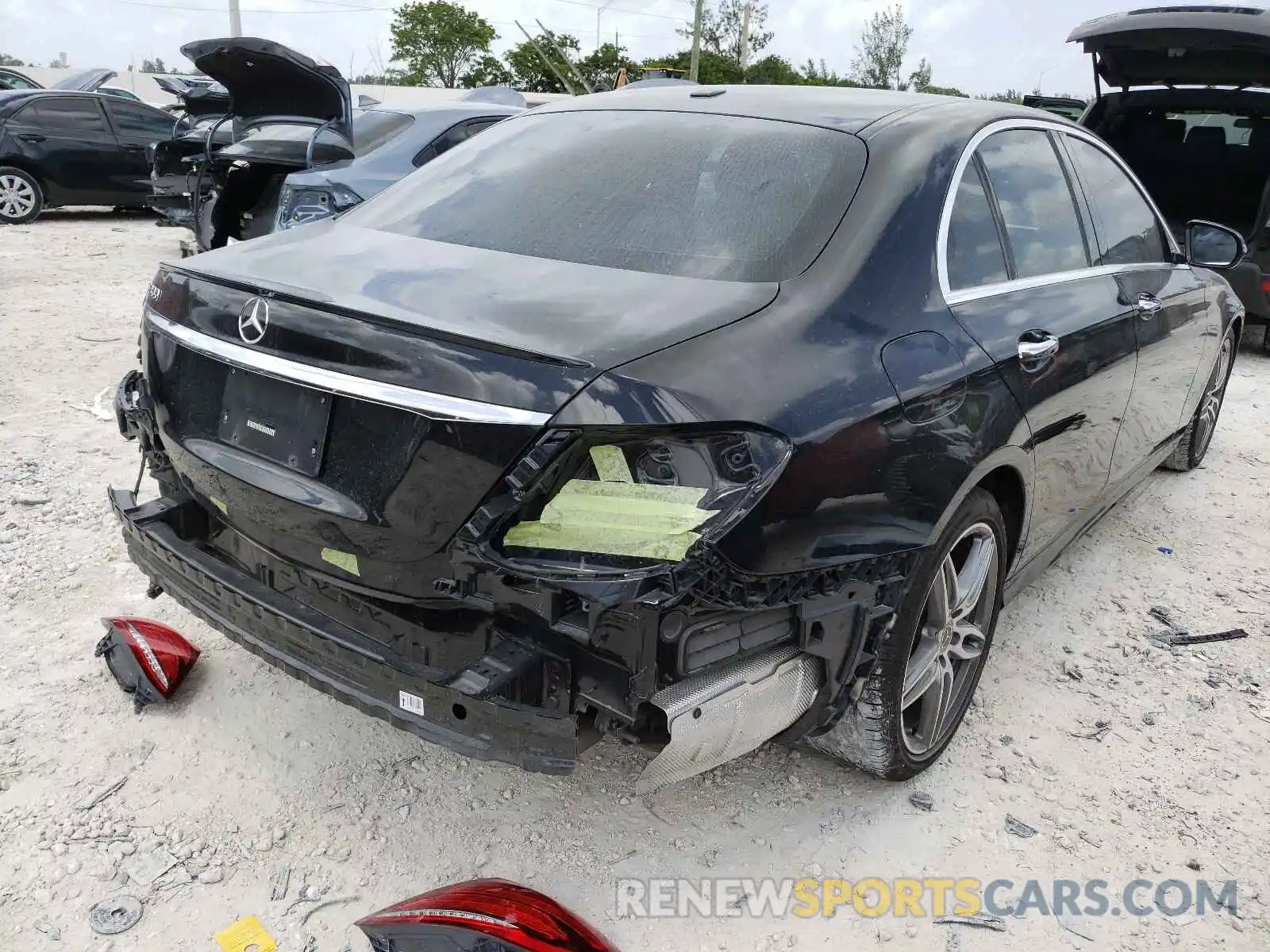 4 Photograph of a damaged car WDDZF4JBXKA626042 MERCEDES-BENZ E-CLASS 2019