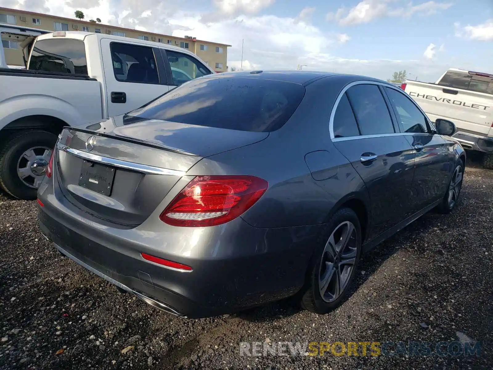 4 Photograph of a damaged car WDDZF4JBXKA635680 MERCEDES-BENZ E-CLASS 2019