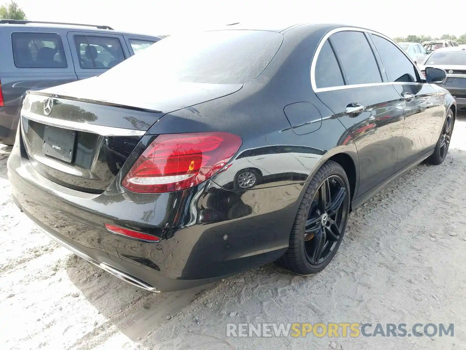 4 Photograph of a damaged car WDDZF4JBXKA678433 MERCEDES-BENZ E CLASS 2019