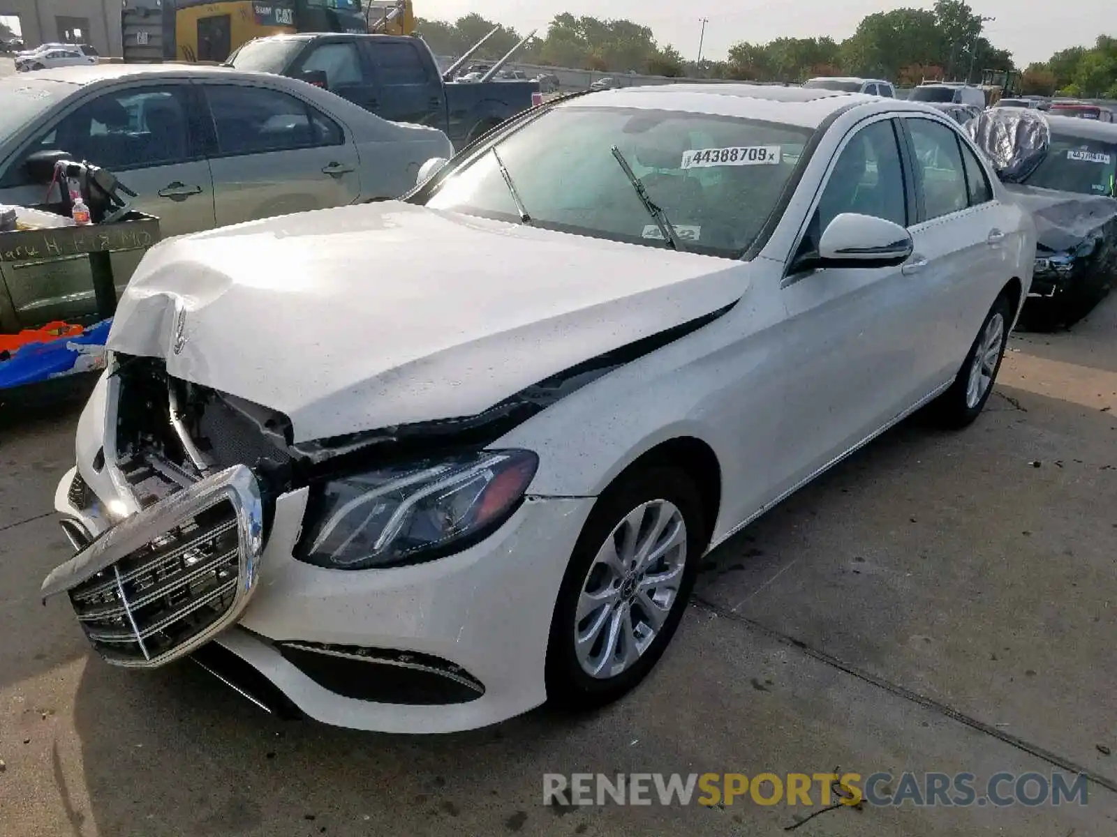 2 Photograph of a damaged car WDDZF4KB0KA635184 MERCEDES-BENZ E CLASS 2019