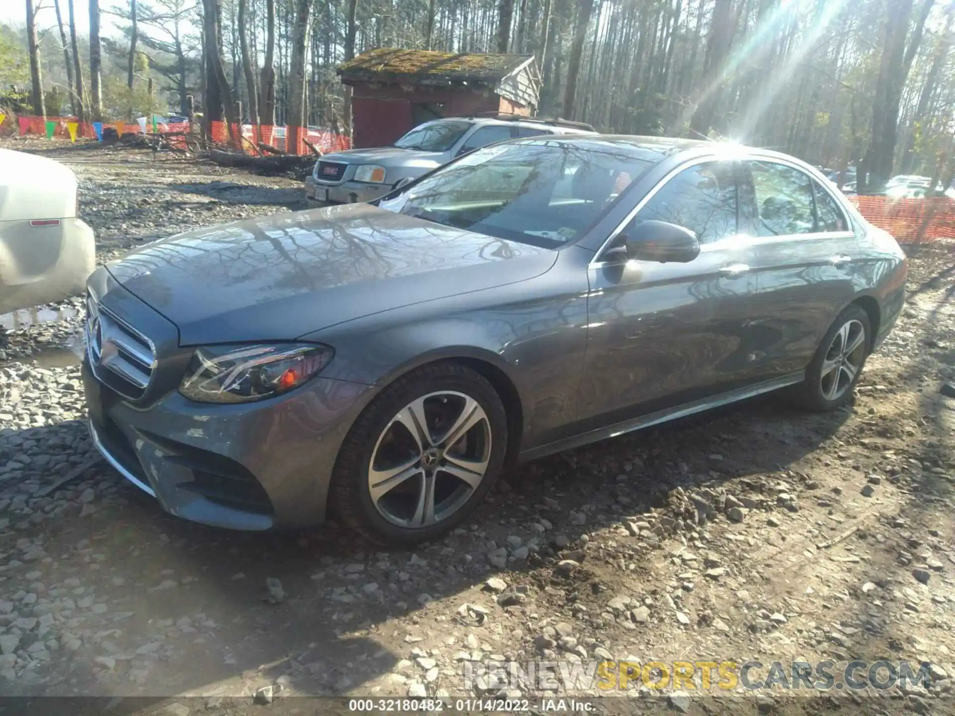 2 Photograph of a damaged car WDDZF4KB0KA658464 MERCEDES-BENZ E-CLASS 2019