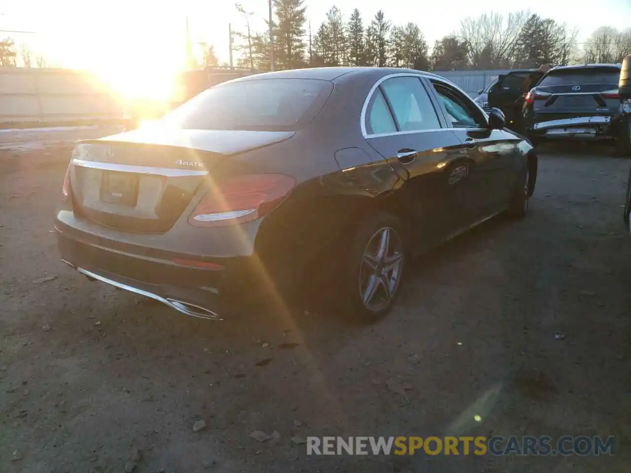 4 Photograph of a damaged car WDDZF4KB1KA552895 MERCEDES-BENZ E-CLASS 2019