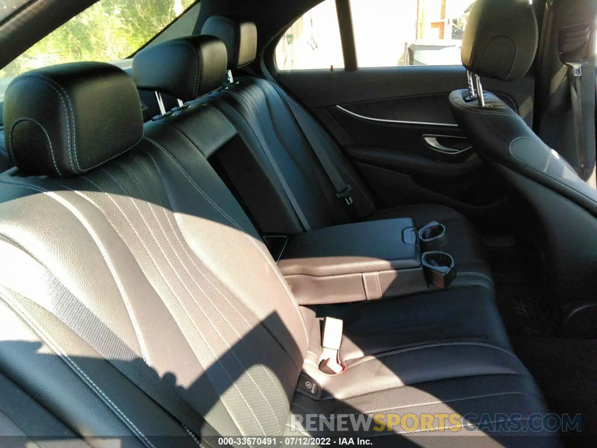 8 Photograph of a damaged car WDDZF4KB1KA554291 MERCEDES-BENZ E-CLASS 2019