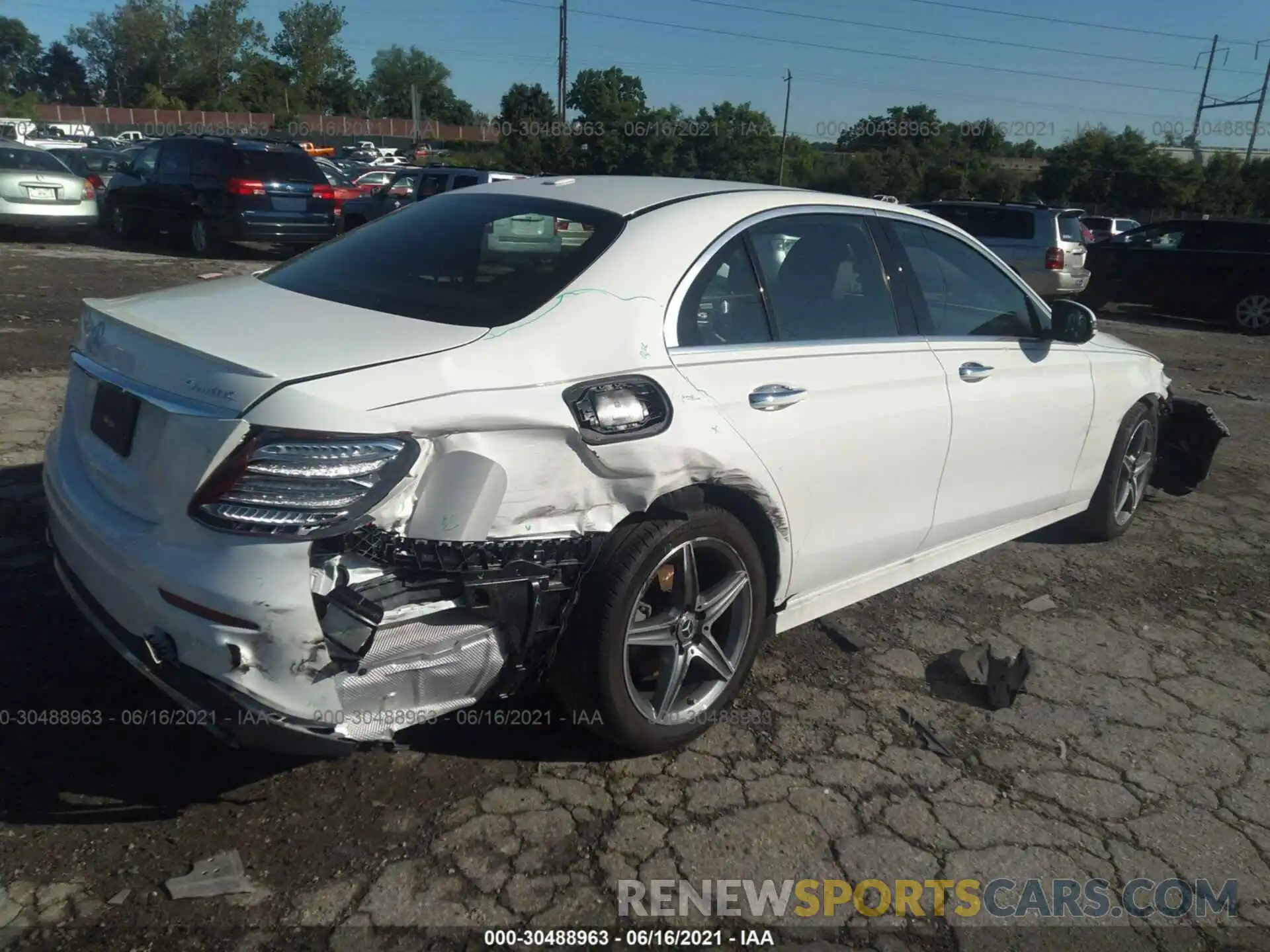 4 Photograph of a damaged car WDDZF4KB2KA569818 MERCEDES-BENZ E-CLASS 2019