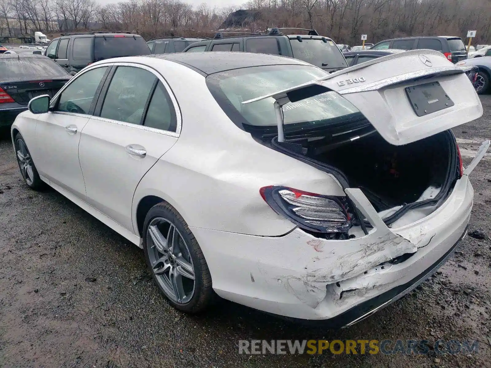 3 Photograph of a damaged car WDDZF4KB2KA610383 MERCEDES-BENZ E CLASS 2019