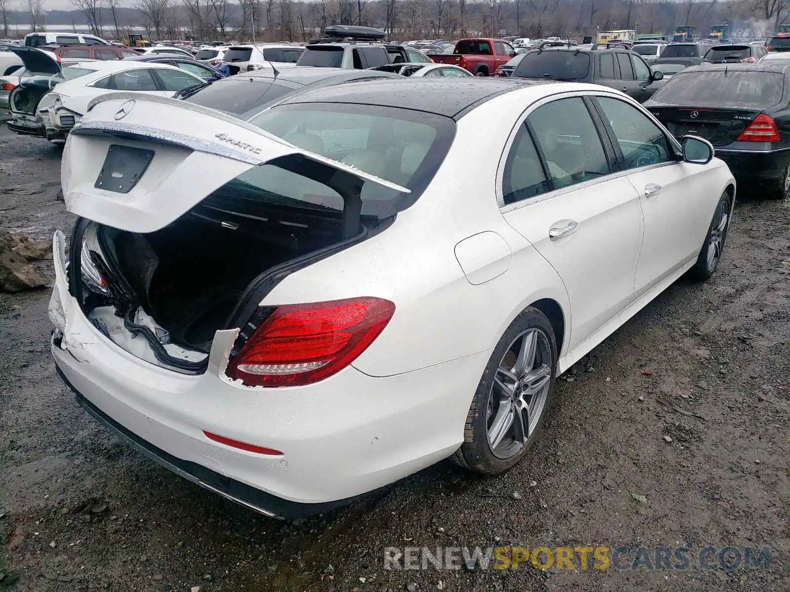 4 Photograph of a damaged car WDDZF4KB2KA610383 MERCEDES-BENZ E CLASS 2019