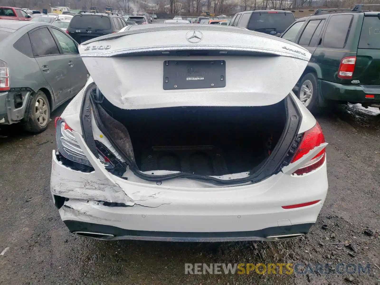 9 Photograph of a damaged car WDDZF4KB2KA610383 MERCEDES-BENZ E CLASS 2019