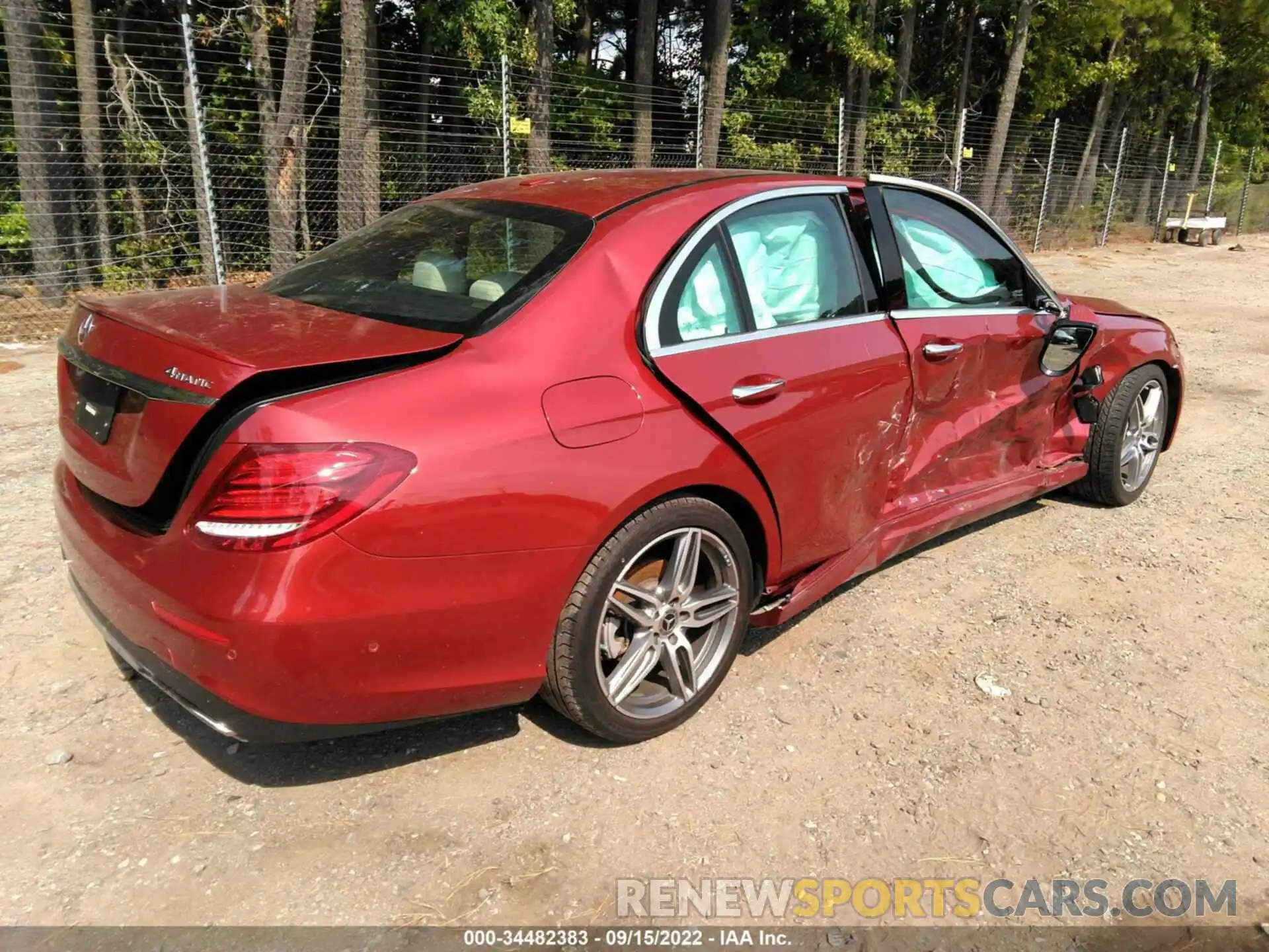 4 Photograph of a damaged car WDDZF4KB2KA682698 MERCEDES-BENZ E-CLASS 2019