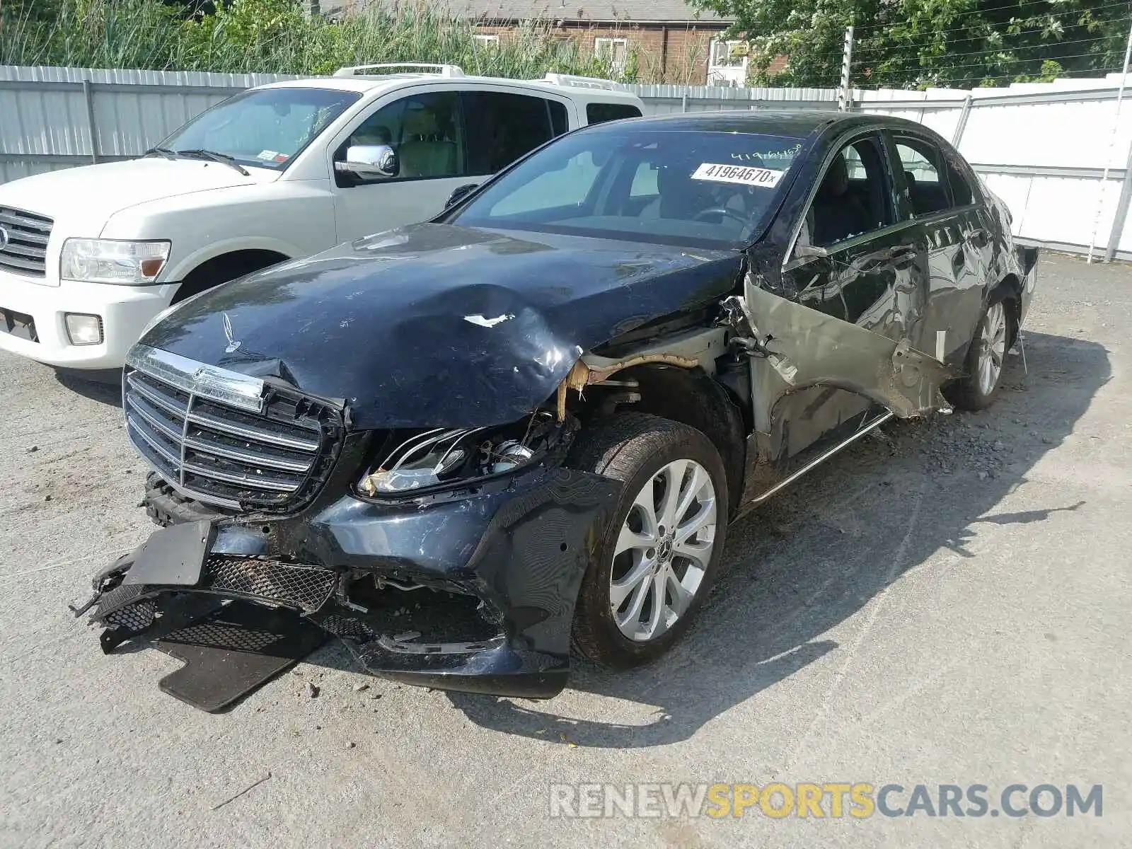 2 Photograph of a damaged car WDDZF4KB3KA605032 MERCEDES-BENZ E CLASS 2019