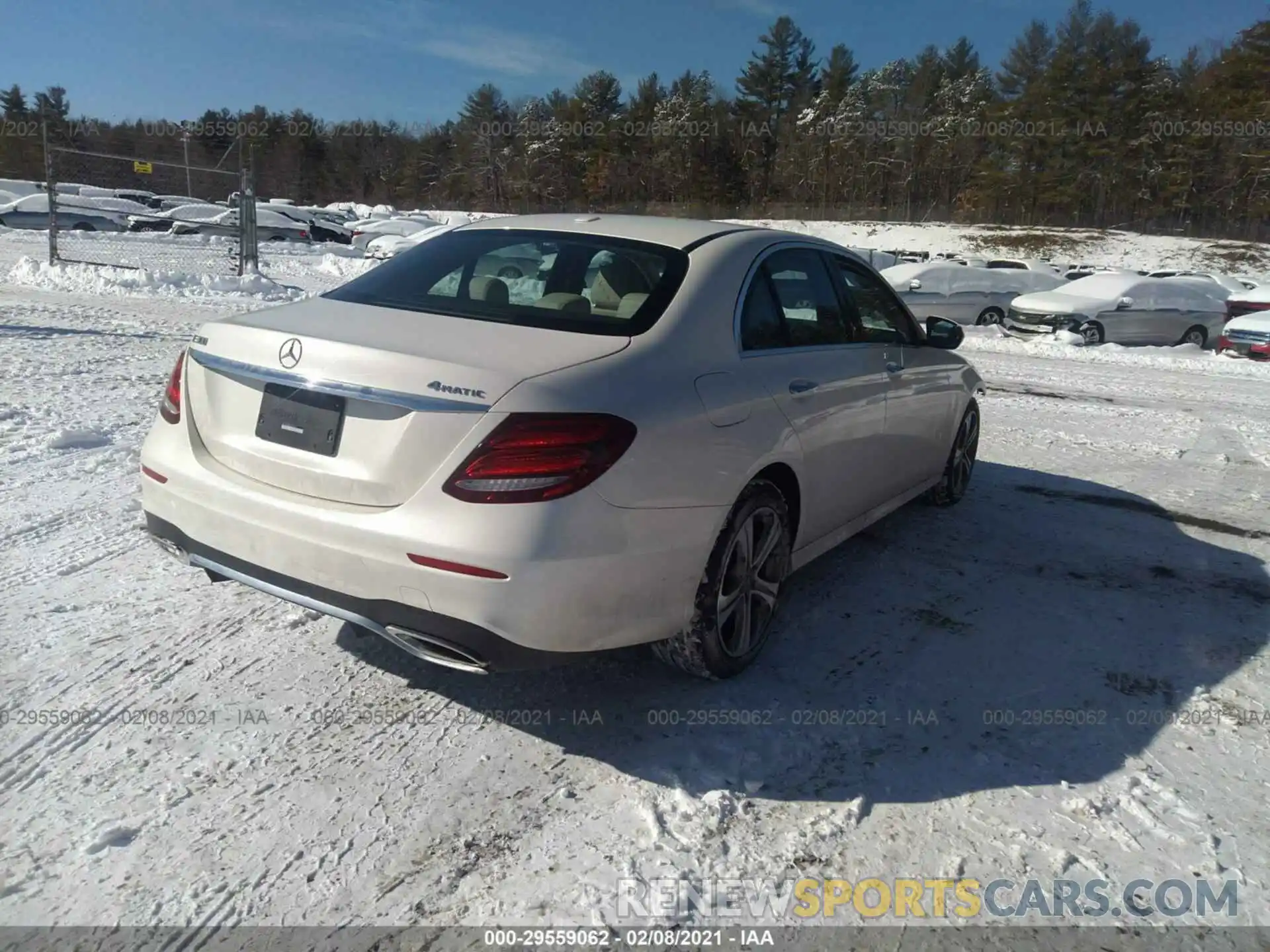 4 Photograph of a damaged car WDDZF4KB4KA582828 MERCEDES-BENZ E-CLASS 2019