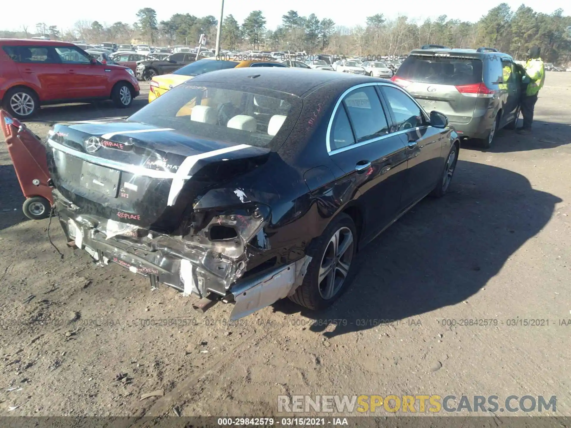 4 Photograph of a damaged car WDDZF4KB4KA672819 MERCEDES-BENZ E-CLASS 2019