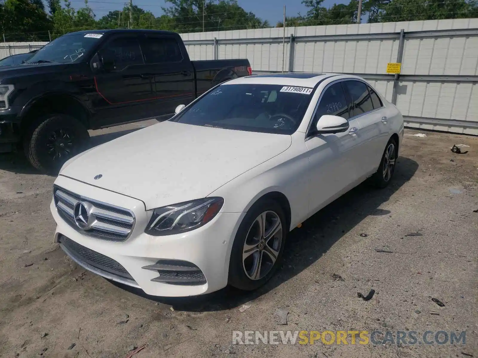 2 Photograph of a damaged car WDDZF4KB5KA615688 MERCEDES-BENZ E CLASS 2019