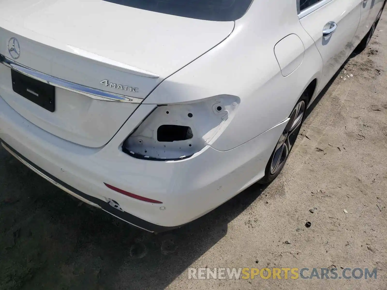 9 Photograph of a damaged car WDDZF4KB5KA615688 MERCEDES-BENZ E CLASS 2019