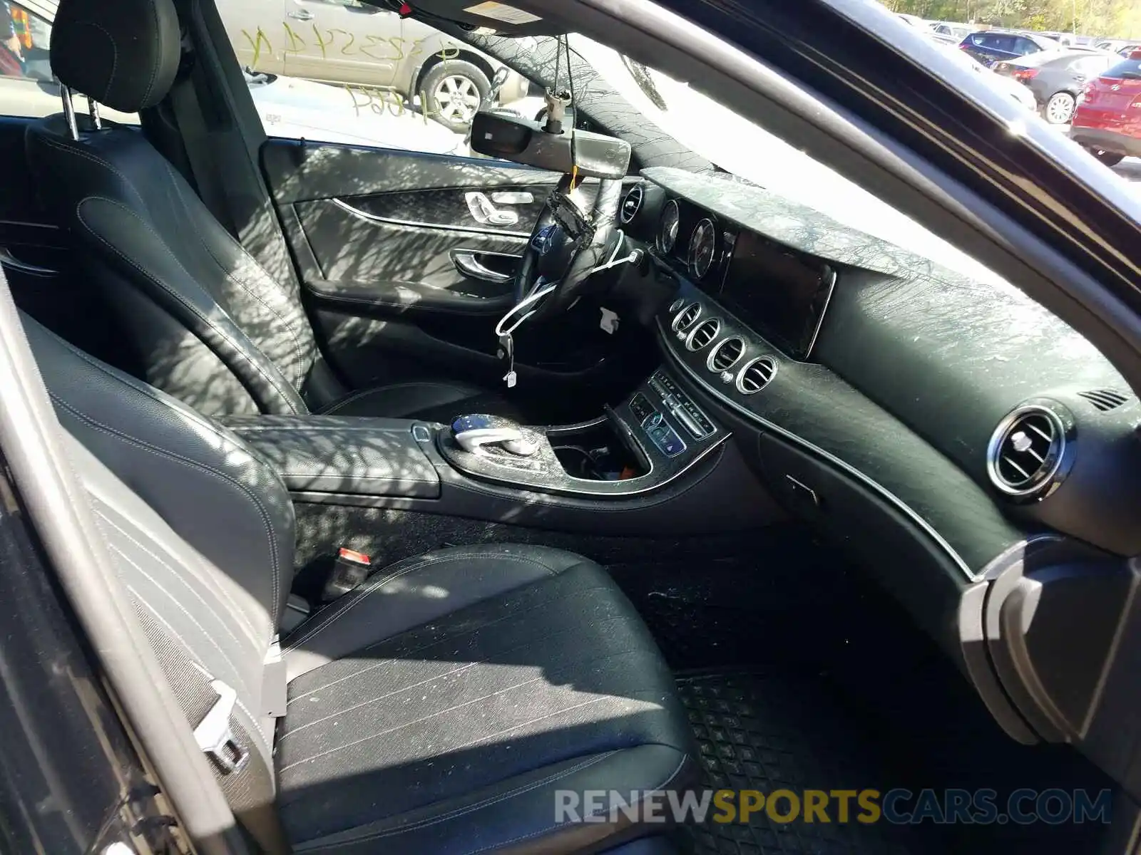 5 Photograph of a damaged car WDDZF4KB5KA636170 MERCEDES-BENZ E-CLASS 2019