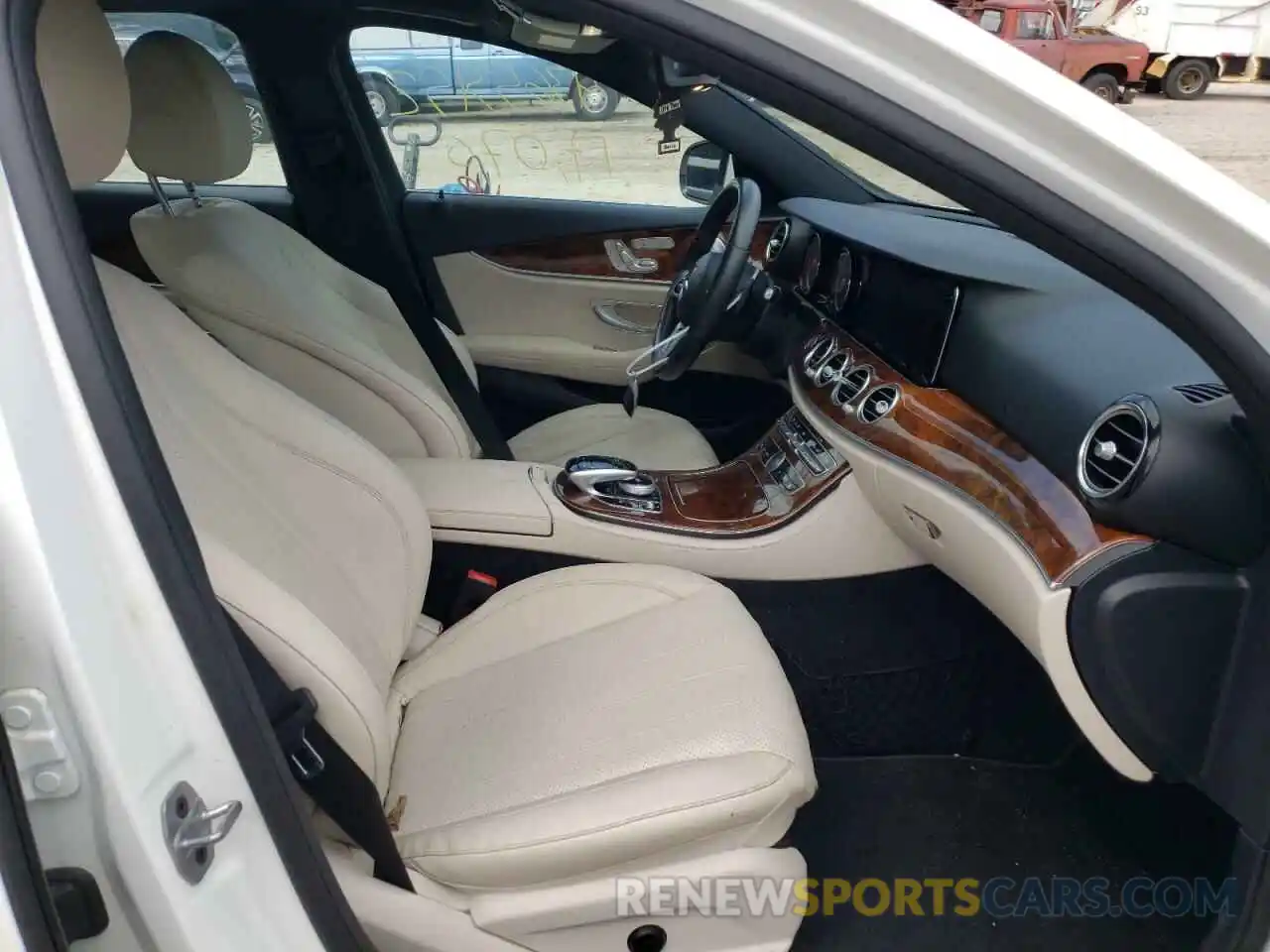 5 Photograph of a damaged car WDDZF4KB6KA579879 MERCEDES-BENZ E-CLASS 2019