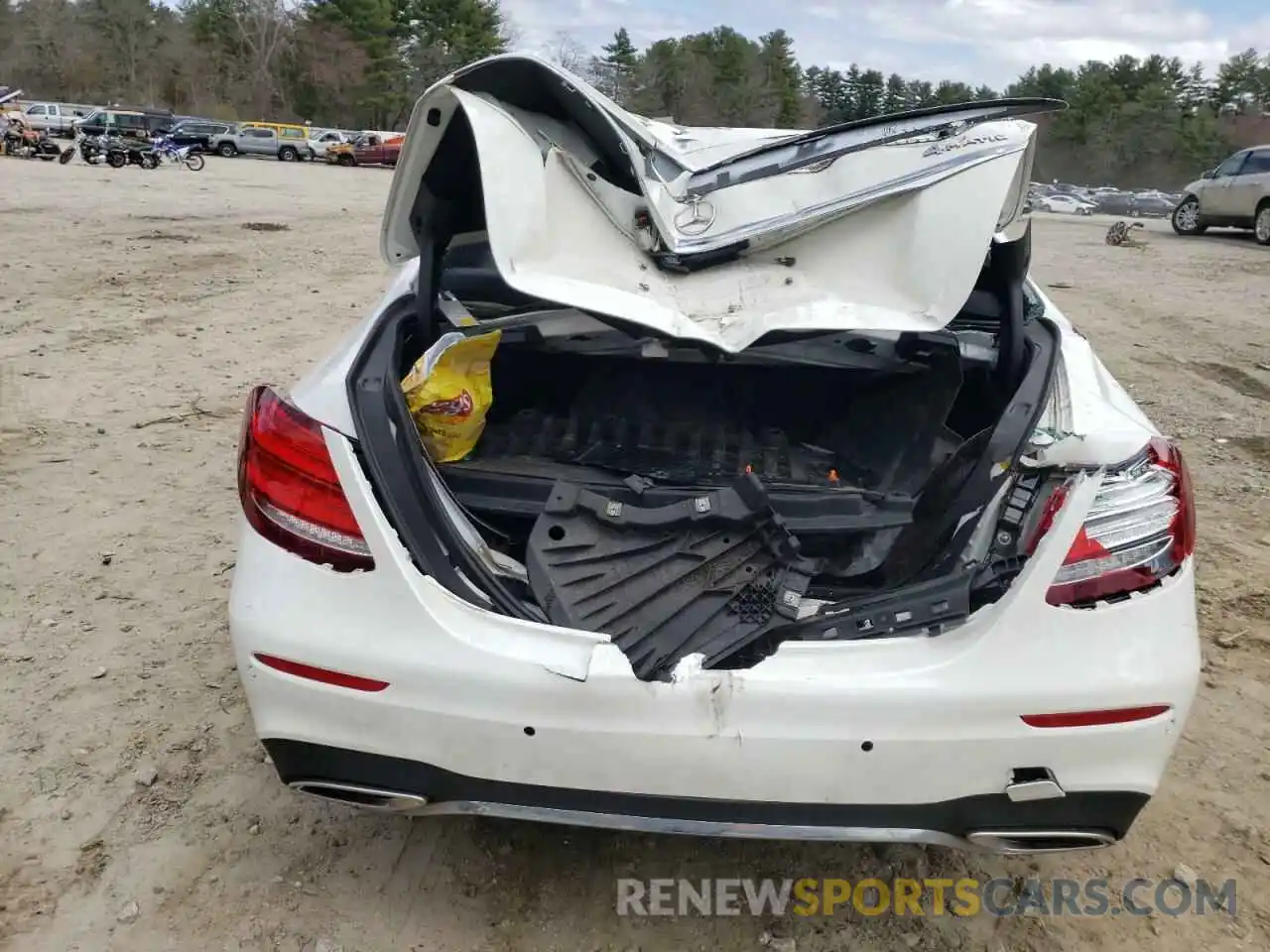 9 Photograph of a damaged car WDDZF4KB6KA579879 MERCEDES-BENZ E-CLASS 2019