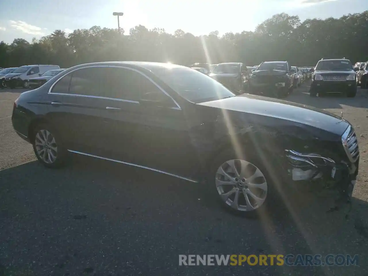 4 Photograph of a damaged car WDDZF4KB7KA594424 MERCEDES-BENZ E-CLASS 2019