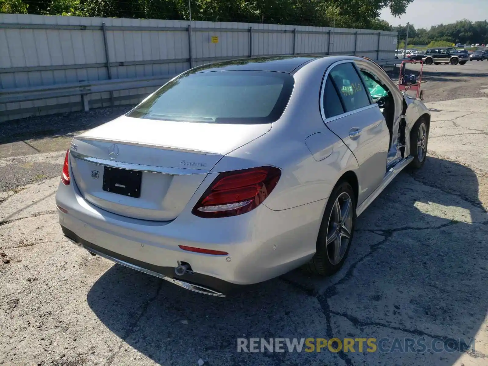 4 Photograph of a damaged car WDDZF4KB8KA529131 MERCEDES-BENZ E CLASS 2019