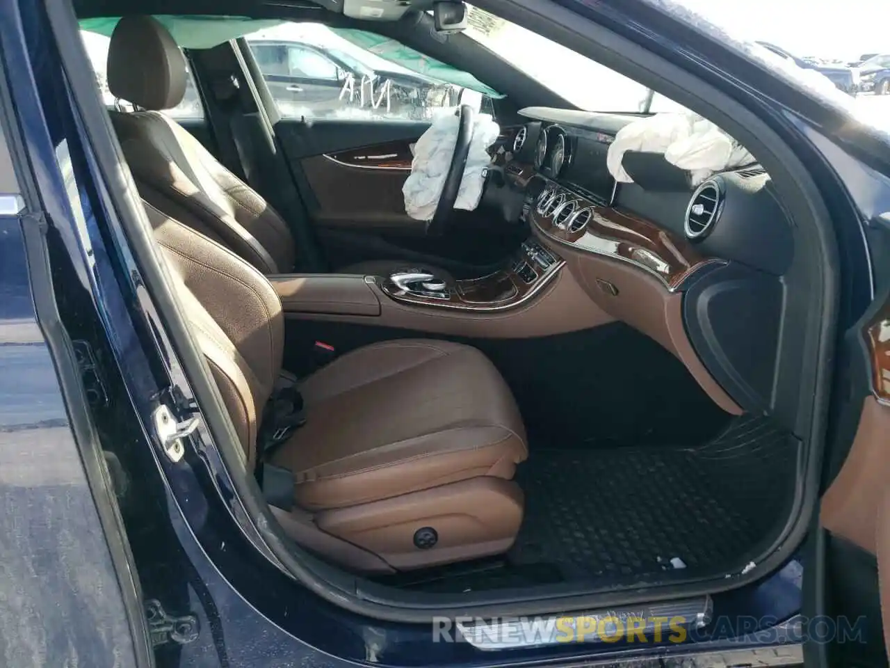 5 Photograph of a damaged car WDDZF4KB8KA551260 MERCEDES-BENZ E-CLASS 2019