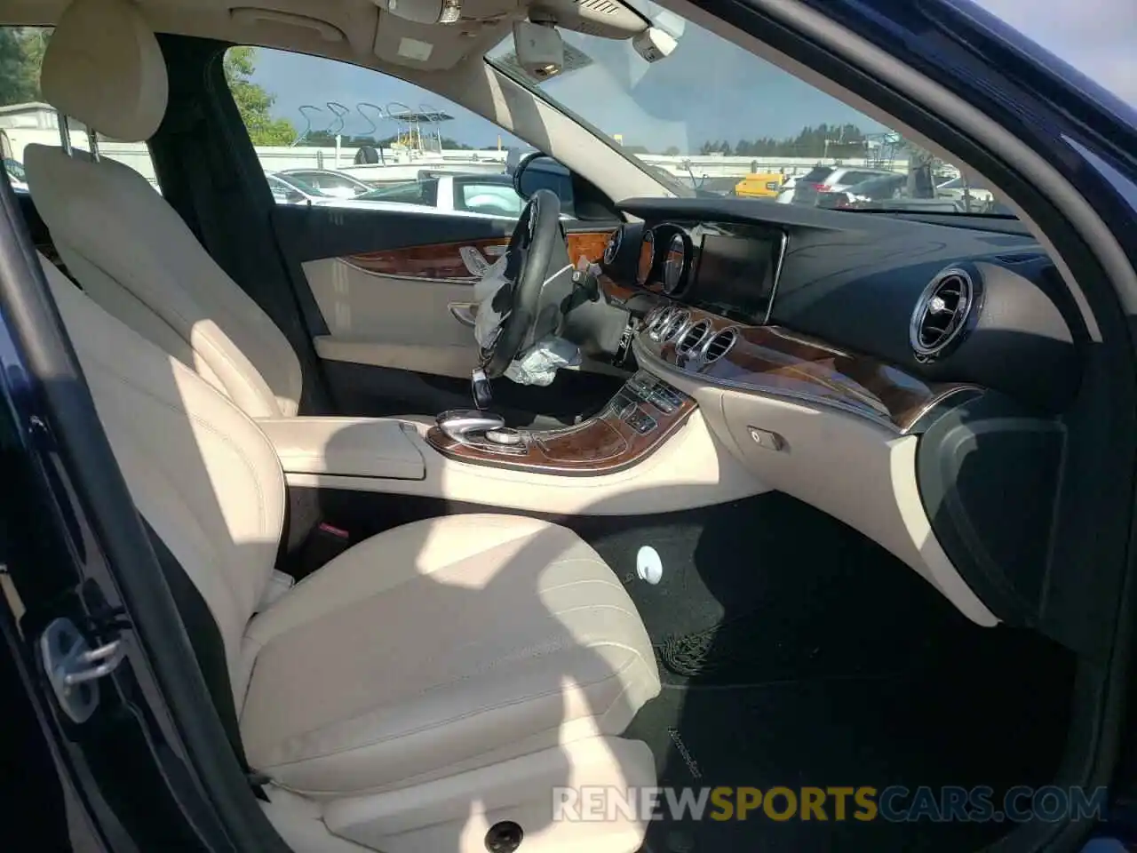 5 Photograph of a damaged car WDDZF4KB8KA559357 MERCEDES-BENZ E-CLASS 2019