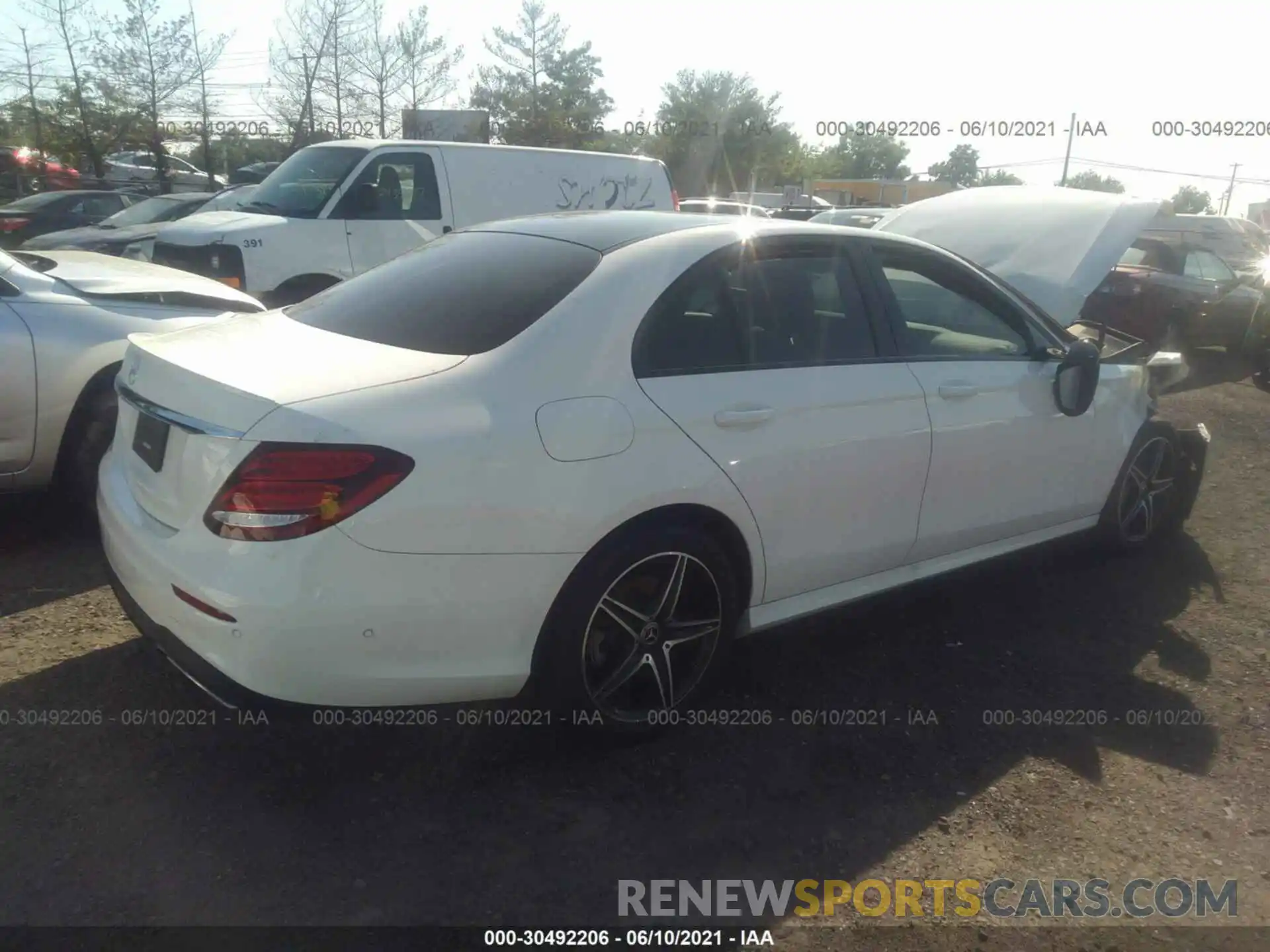 4 Photograph of a damaged car WDDZF4KB8KA620139 MERCEDES-BENZ E-CLASS 2019