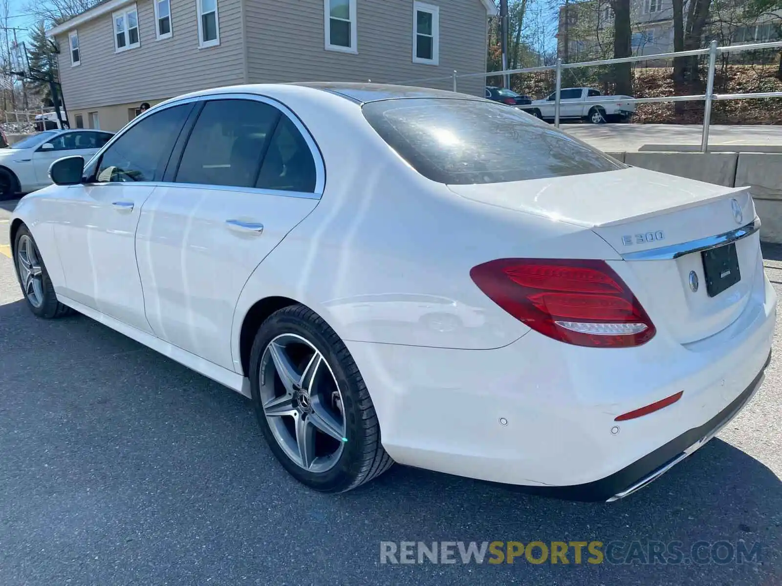 3 Photograph of a damaged car WDDZF4KBXKA510807 MERCEDES-BENZ E-CLASS 2019