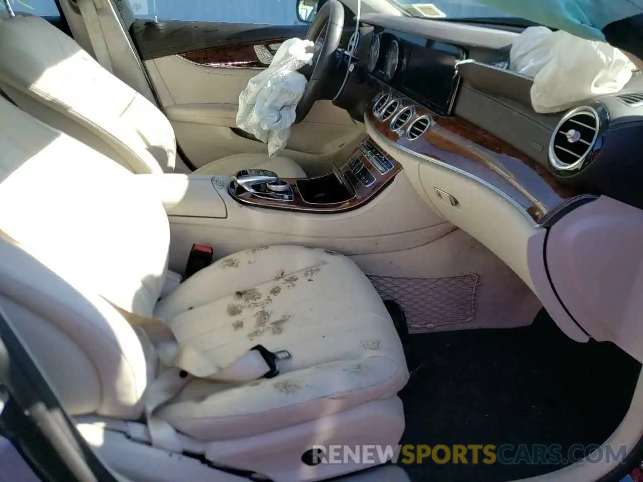 5 Photograph of a damaged car WDDZF4KBXKA526277 MERCEDES-BENZ E-CLASS 2019