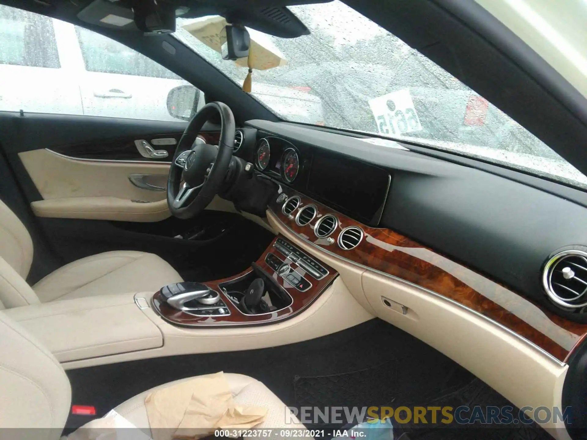 5 Photograph of a damaged car WDDZF4KBXKA533407 MERCEDES-BENZ E-CLASS 2019