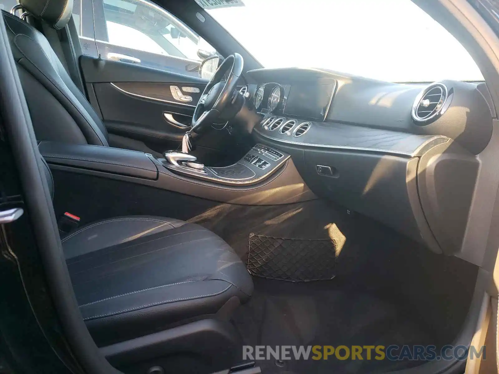 5 Photograph of a damaged car WDDZF6JB1KA518713 MERCEDES-BENZ E-CLASS 2019