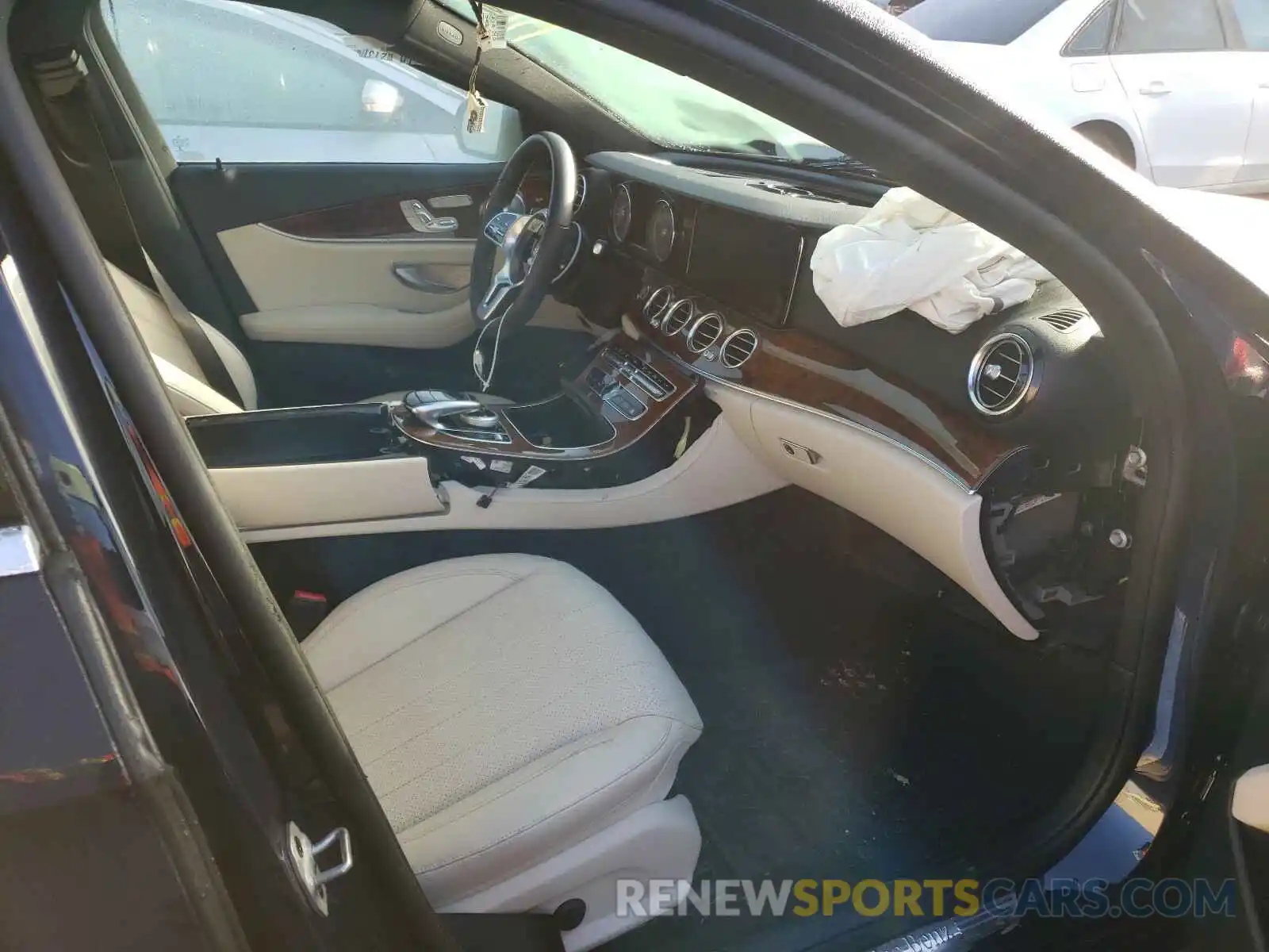 5 Photograph of a damaged car WDDZF6JB1KA519232 MERCEDES-BENZ E CLASS 2019