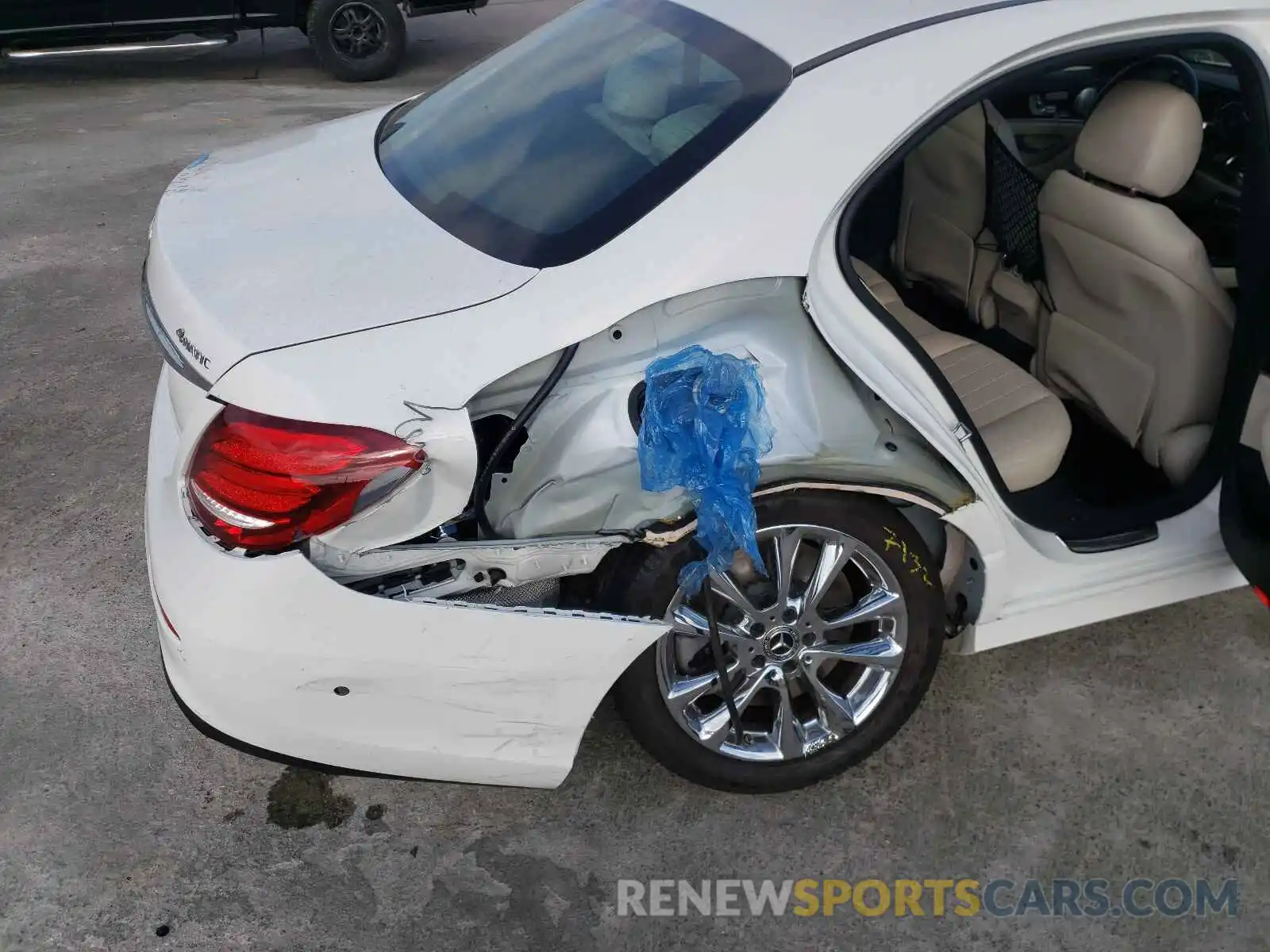 9 Photograph of a damaged car WDDZF6JB2KA588981 MERCEDES-BENZ E-CLASS 2019