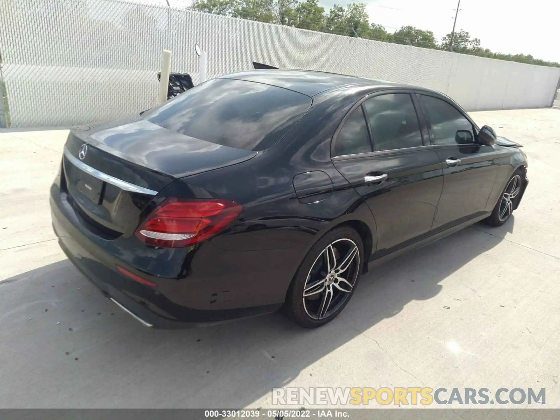 4 Photograph of a damaged car WDDZF6JB2KA589015 MERCEDES-BENZ E-CLASS 2019