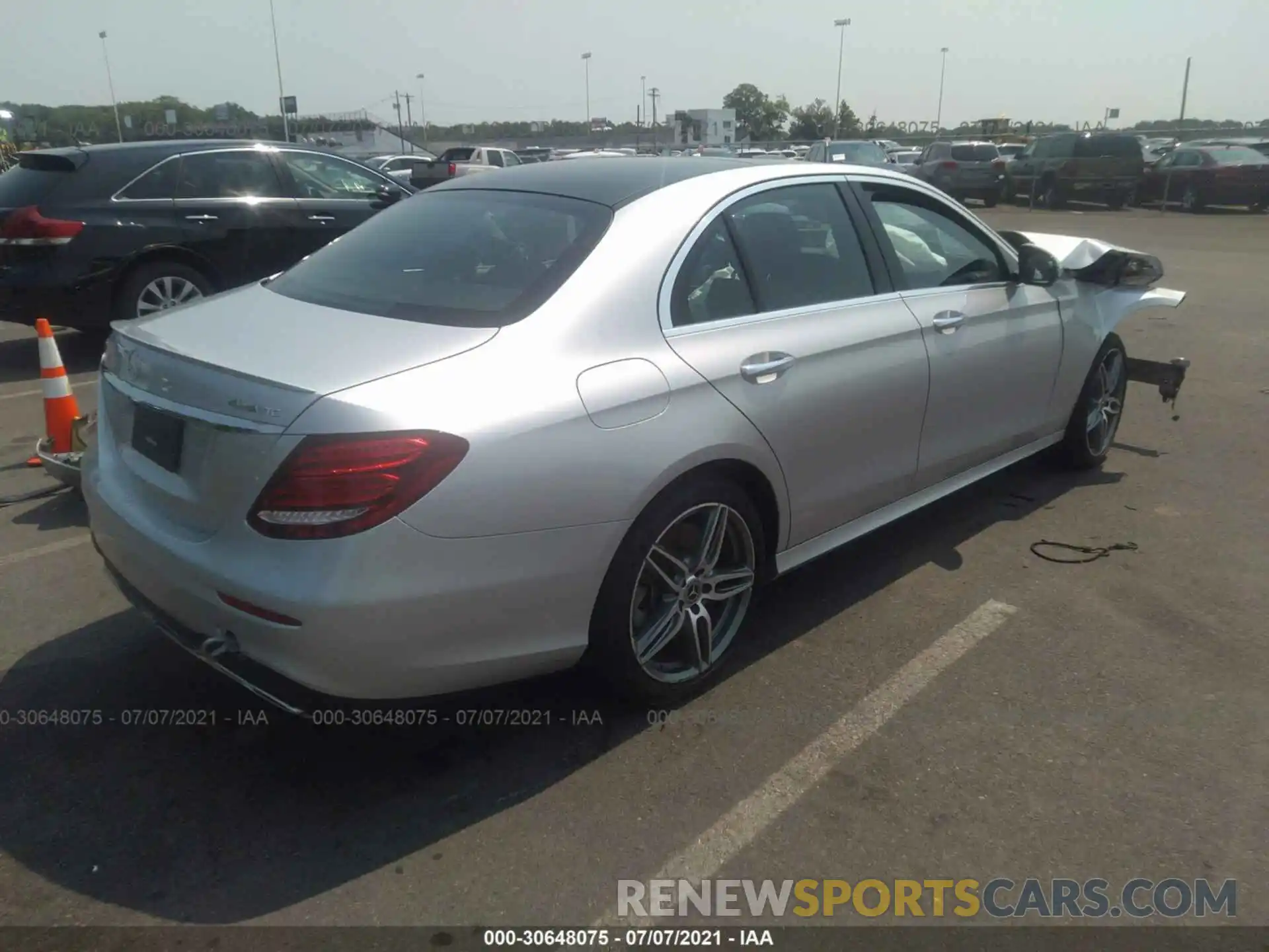 4 Photograph of a damaged car WDDZF6JB3KA493507 MERCEDES-BENZ E-CLASS 2019