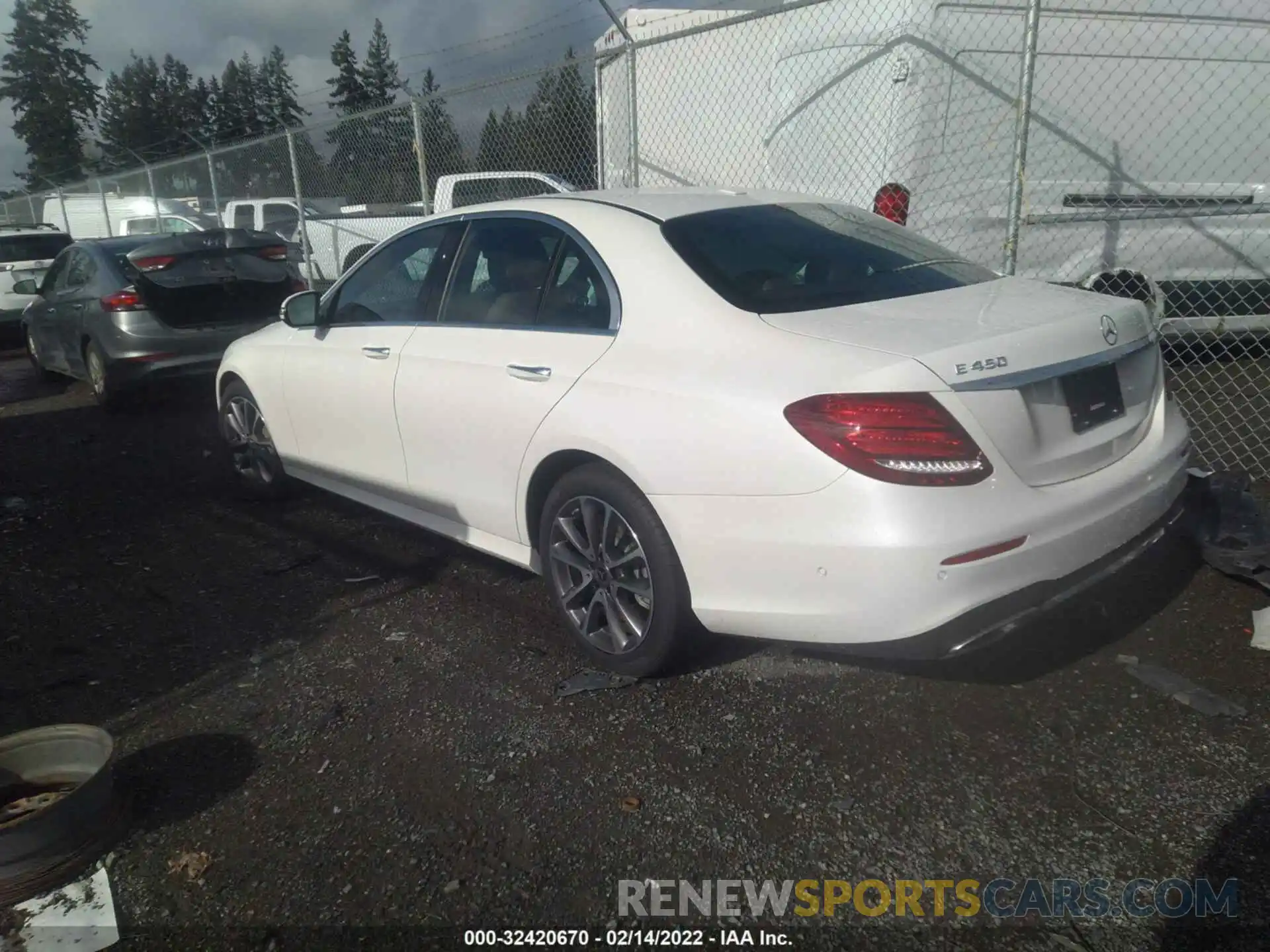 3 Photograph of a damaged car WDDZF6JB3KA596393 MERCEDES-BENZ E-CLASS 2019