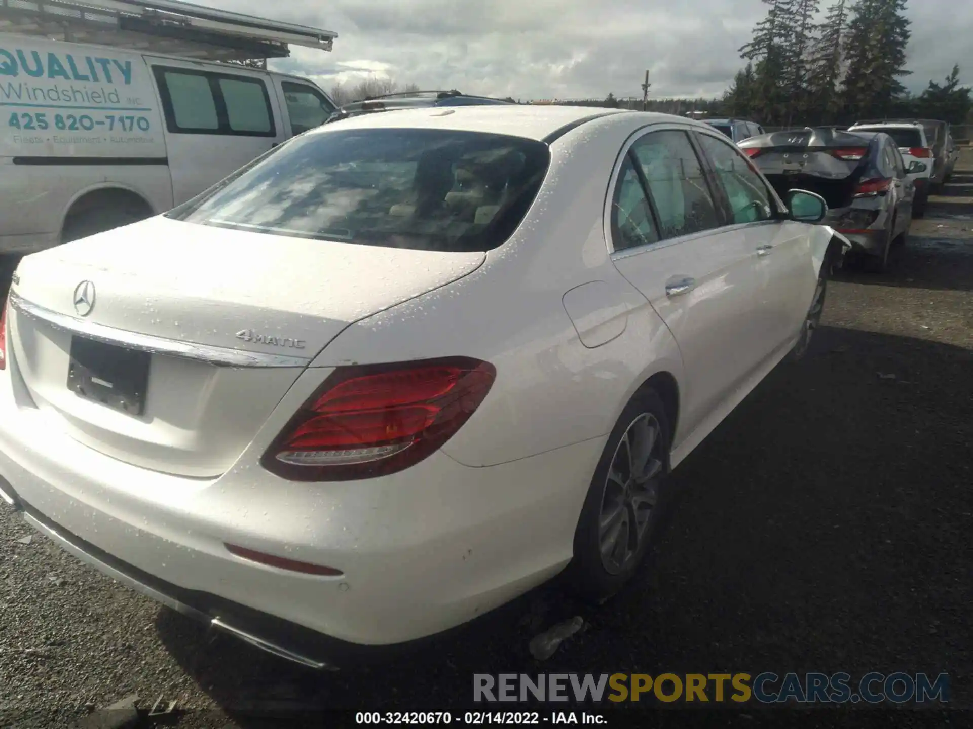 4 Photograph of a damaged car WDDZF6JB3KA596393 MERCEDES-BENZ E-CLASS 2019