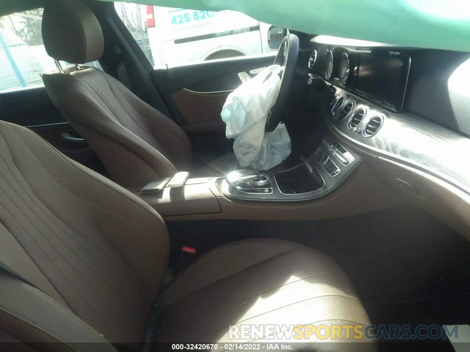 5 Photograph of a damaged car WDDZF6JB3KA596393 MERCEDES-BENZ E-CLASS 2019