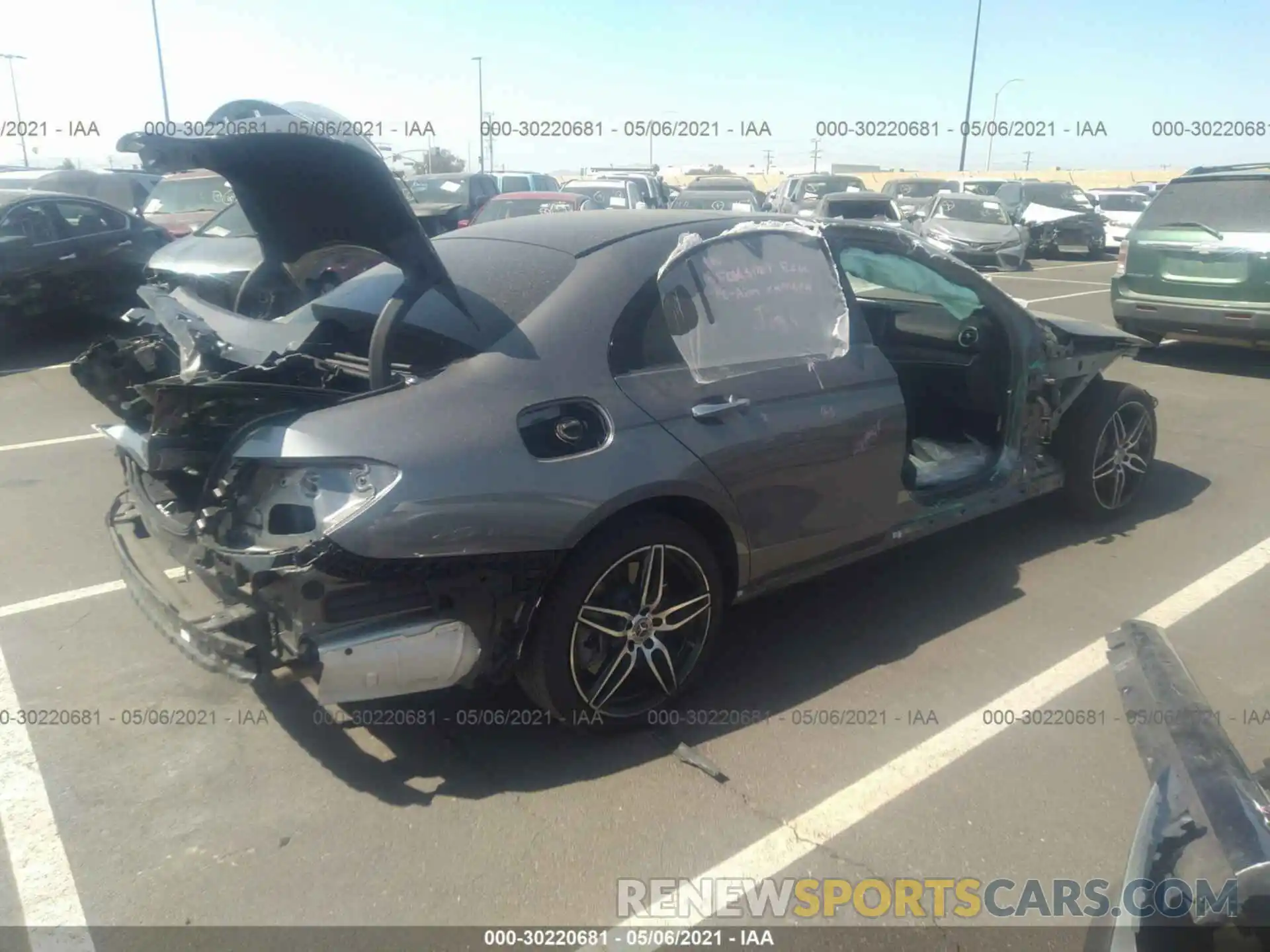 4 Photograph of a damaged car WDDZF6JB4KA490423 MERCEDES-BENZ E-CLASS 2019