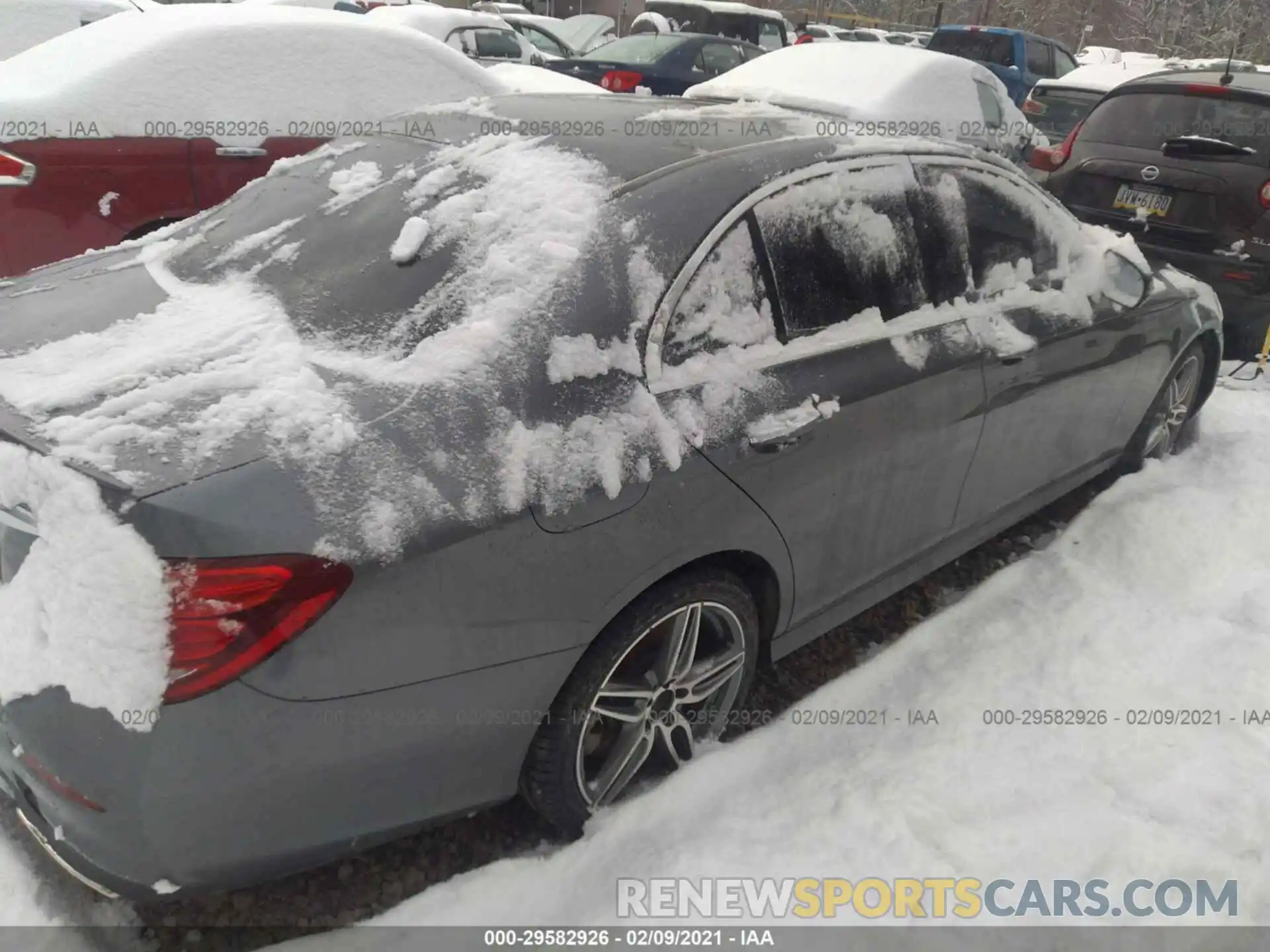 4 Photograph of a damaged car WDDZF6JB4KA523842 MERCEDES-BENZ E-CLASS 2019