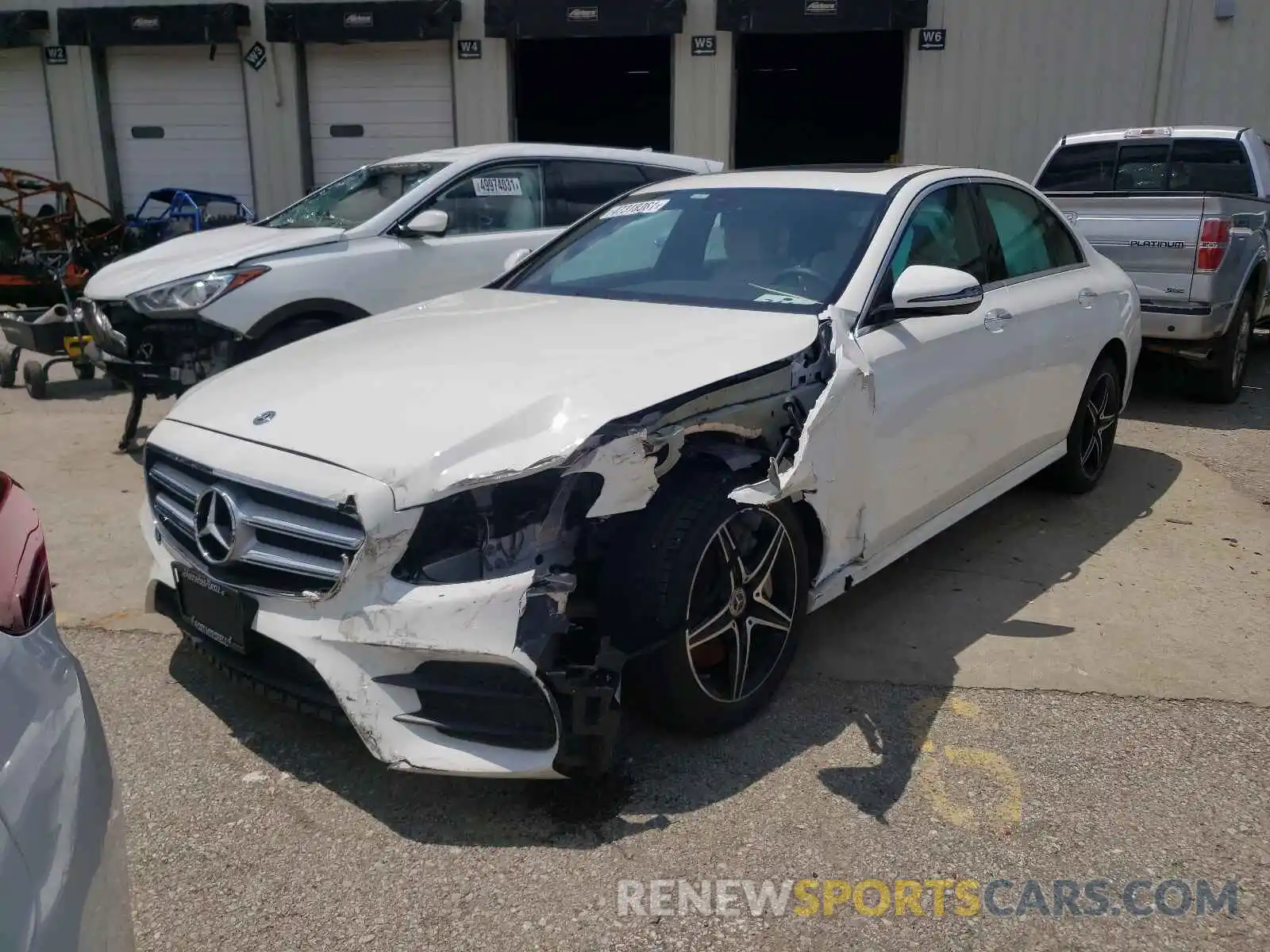 2 Photograph of a damaged car WDDZF6JB4KA656813 MERCEDES-BENZ E-CLASS 2019