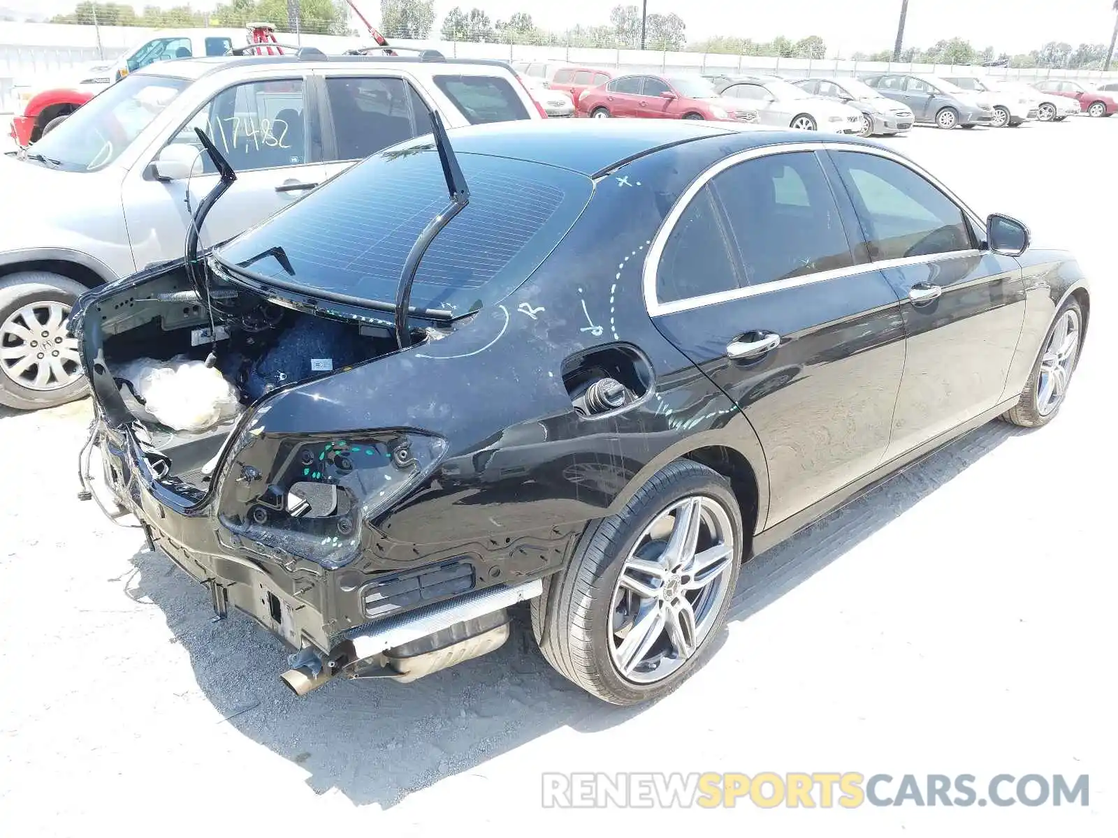 4 Photograph of a damaged car WDDZF6JB5KA676505 MERCEDES-BENZ E CLASS 2019