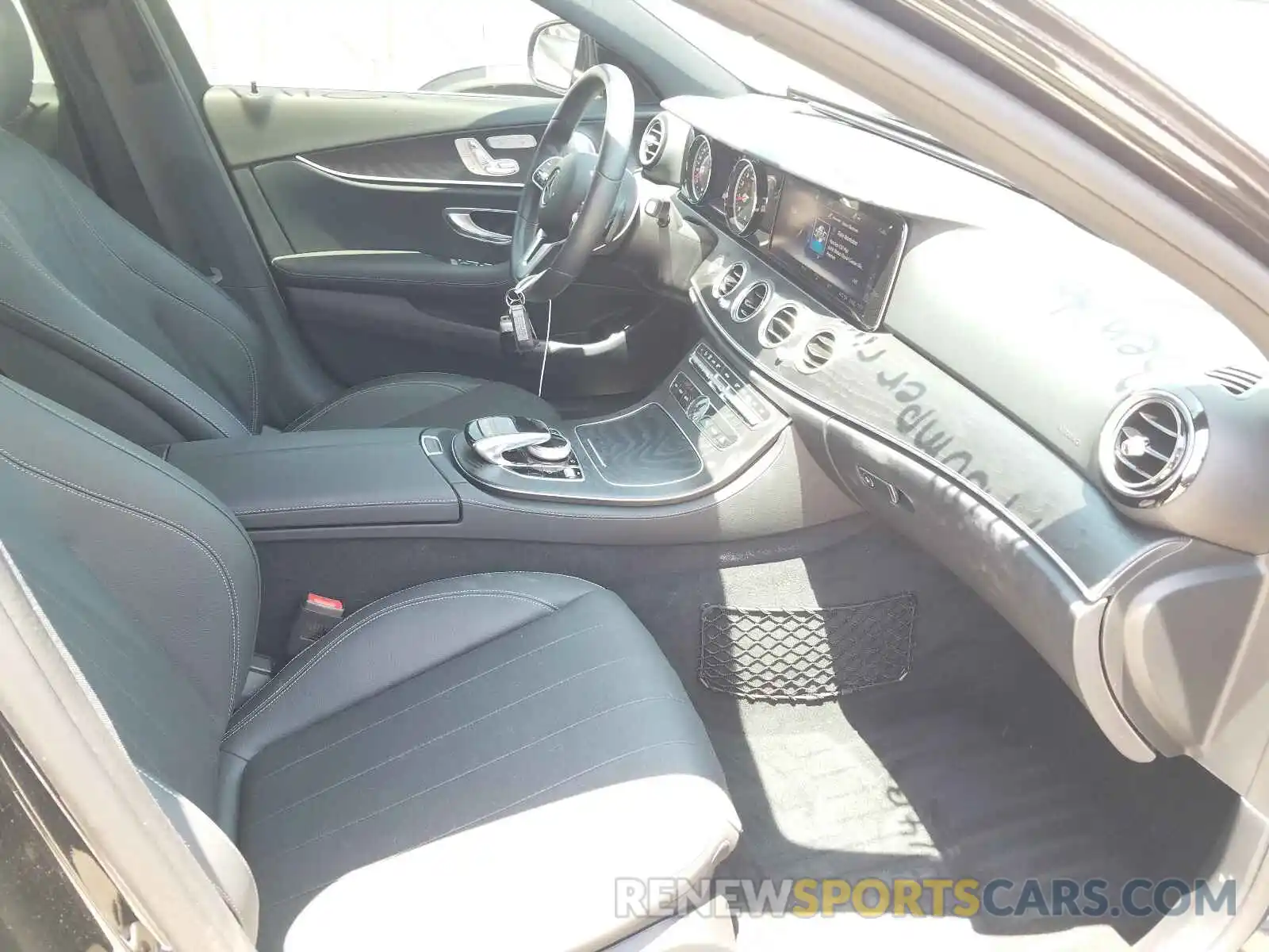 5 Photograph of a damaged car WDDZF6JB5KA676505 MERCEDES-BENZ E CLASS 2019