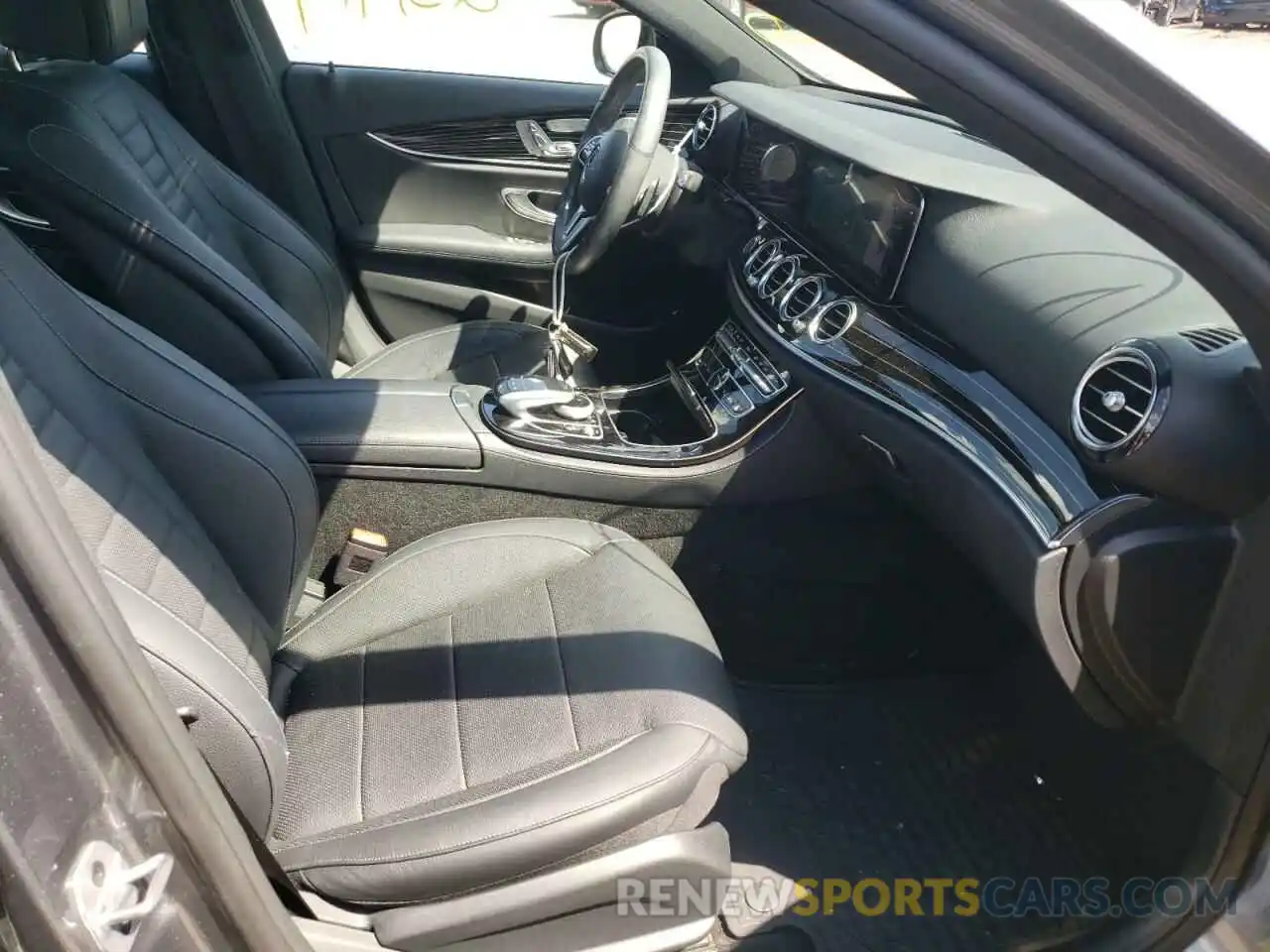 5 Photograph of a damaged car WDDZF6JB6KA492366 MERCEDES-BENZ E-CLASS 2019