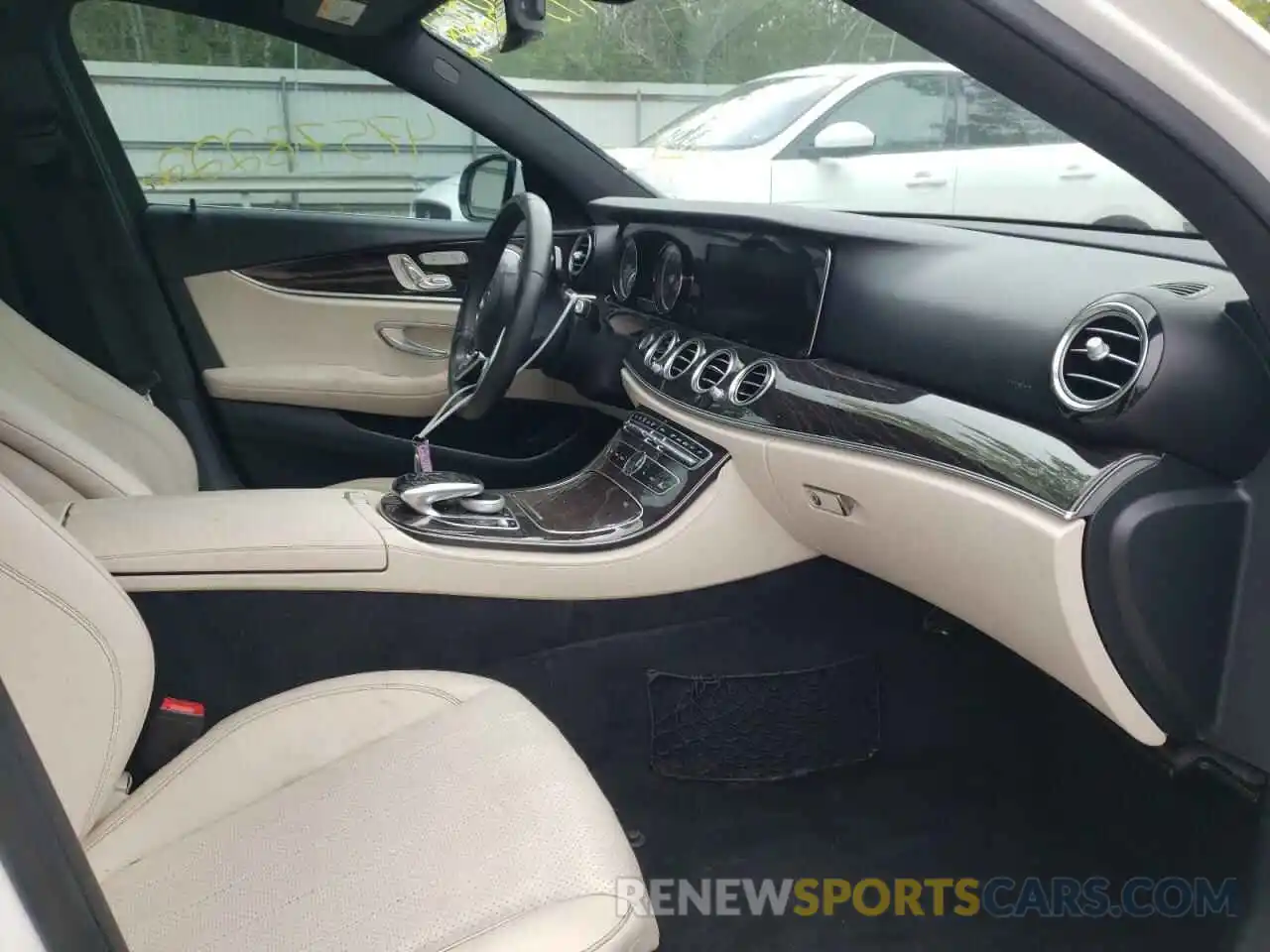 5 Photograph of a damaged car WDDZF6JB7KA497575 MERCEDES-BENZ E-CLASS 2019